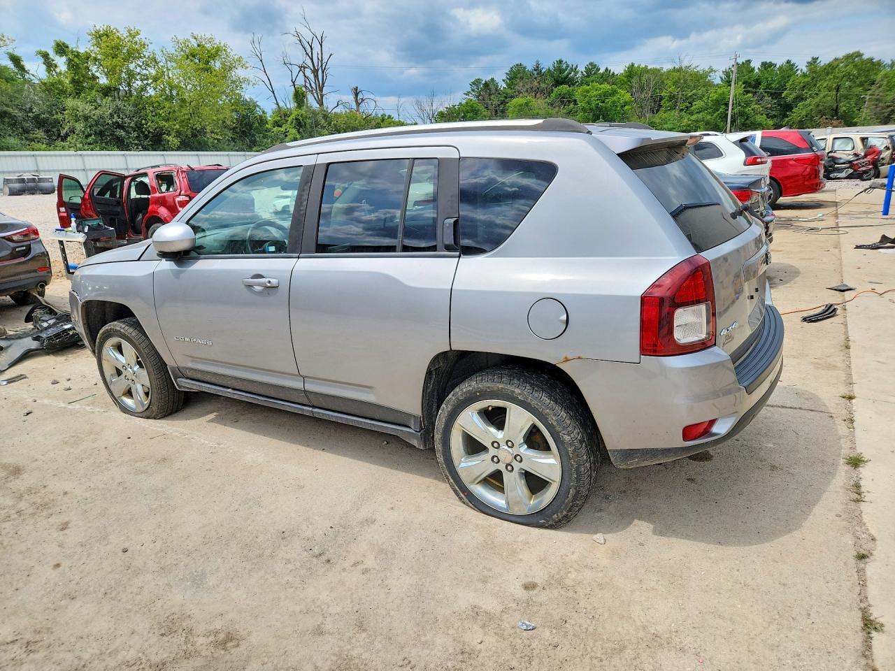2014 Jeep Compass Latitude Silver vin: 1C4NJDEB5ED762213