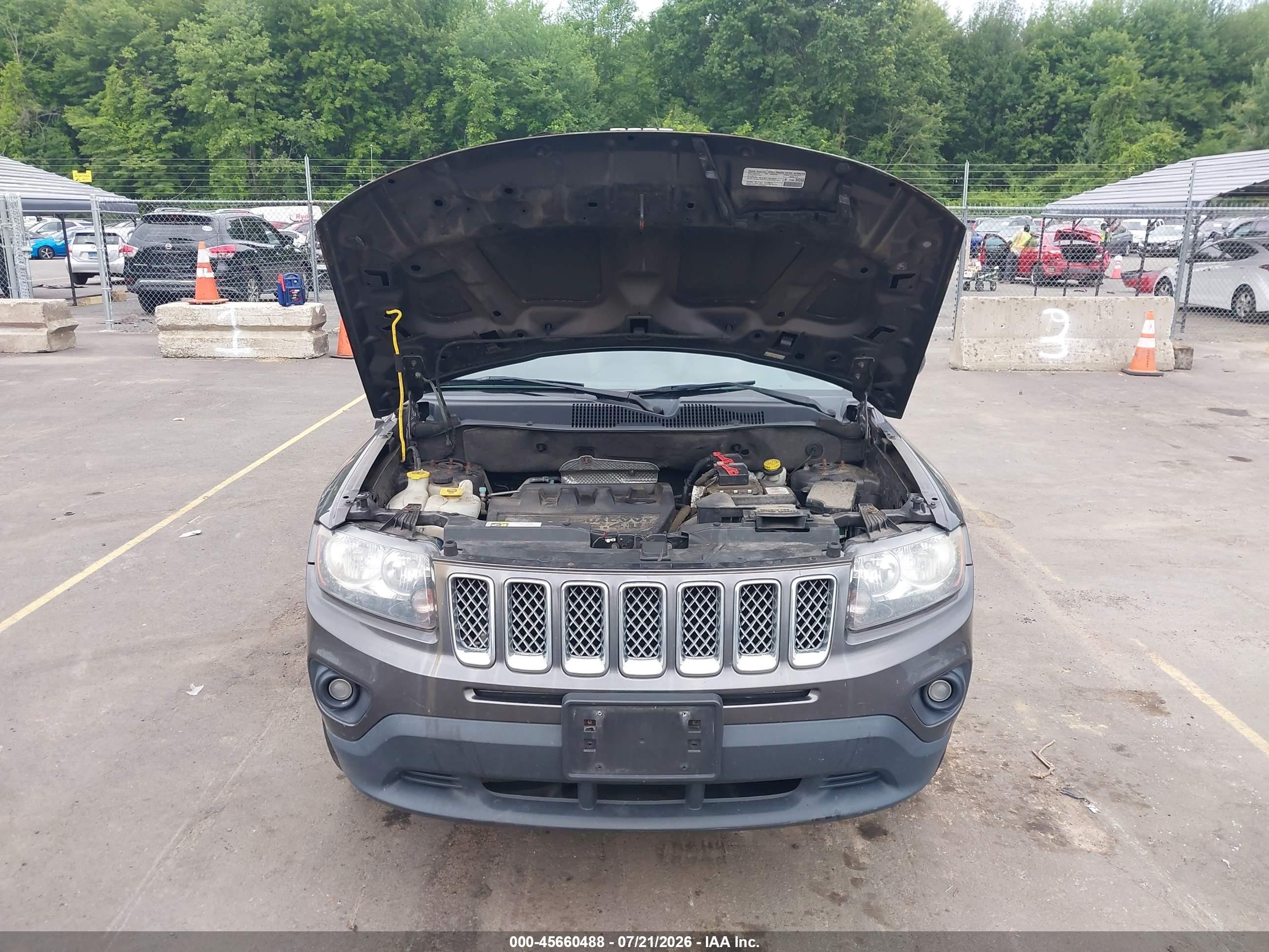 2014 Jeep Compass Latitude Gray vin: 1C4NJDEB5ED908318