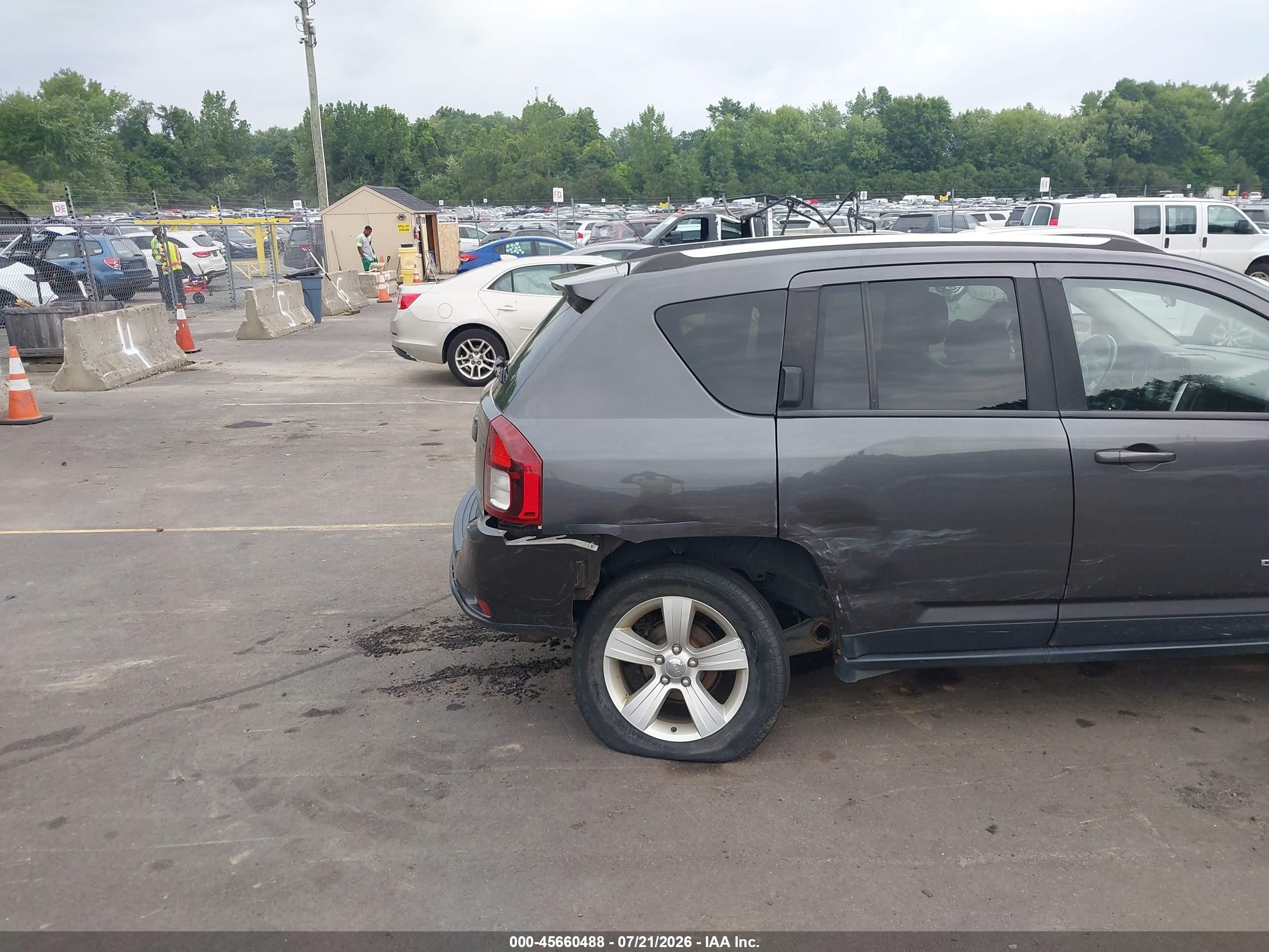 2014 Jeep Compass Latitude Gray vin: 1C4NJDEB5ED908318