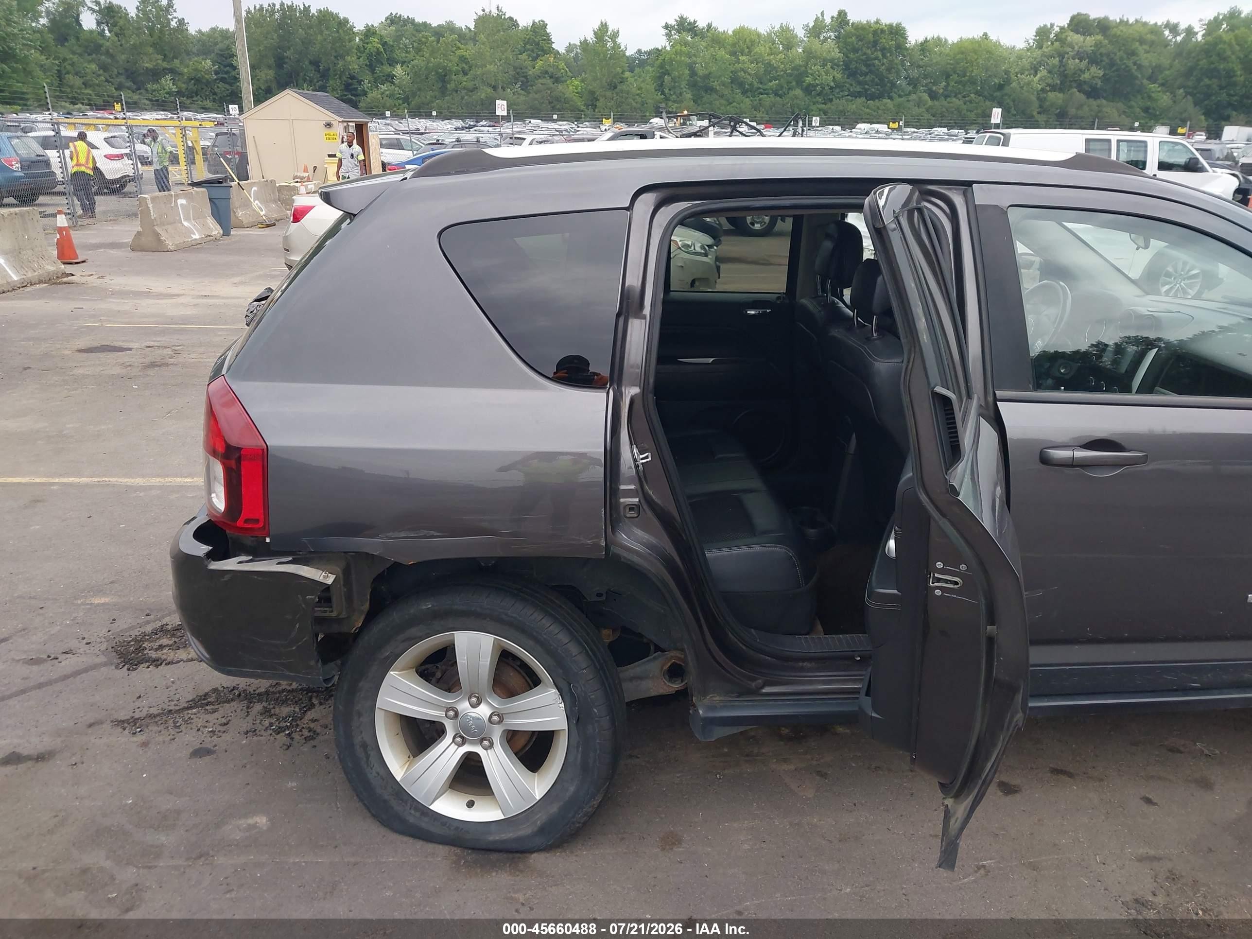 2014 Jeep Compass Latitude Gray vin: 1C4NJDEB5ED908318