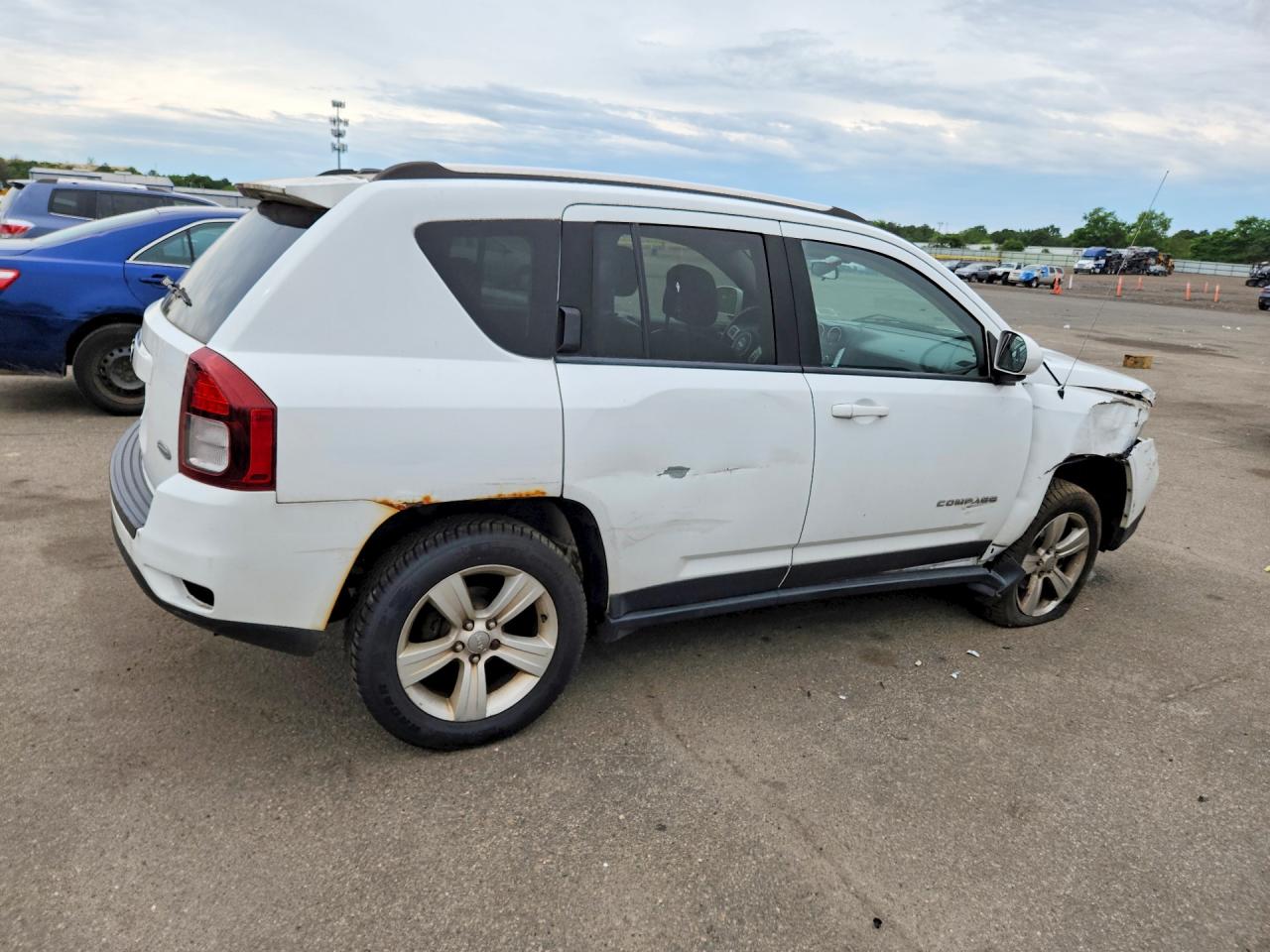 2015 Jeep Compass Latitude White vin: 1C4NJDEB5FD189492