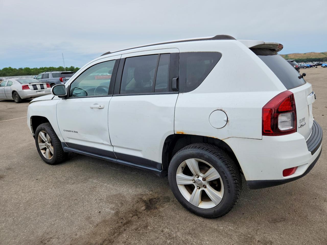 2015 Jeep Compass Latitude White vin: 1C4NJDEB5FD189492