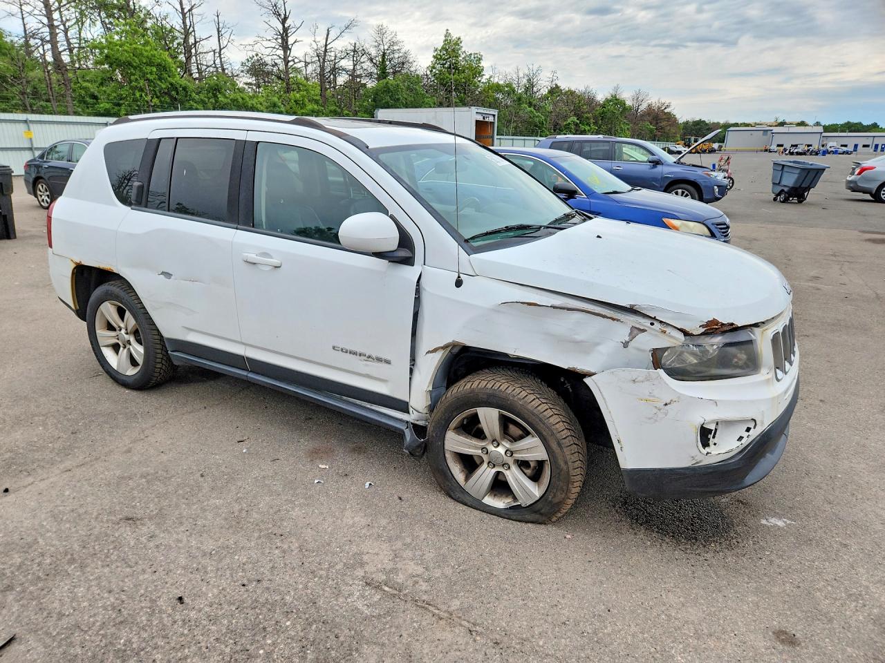 2015 Jeep Compass Latitude White vin: 1C4NJDEB5FD189492