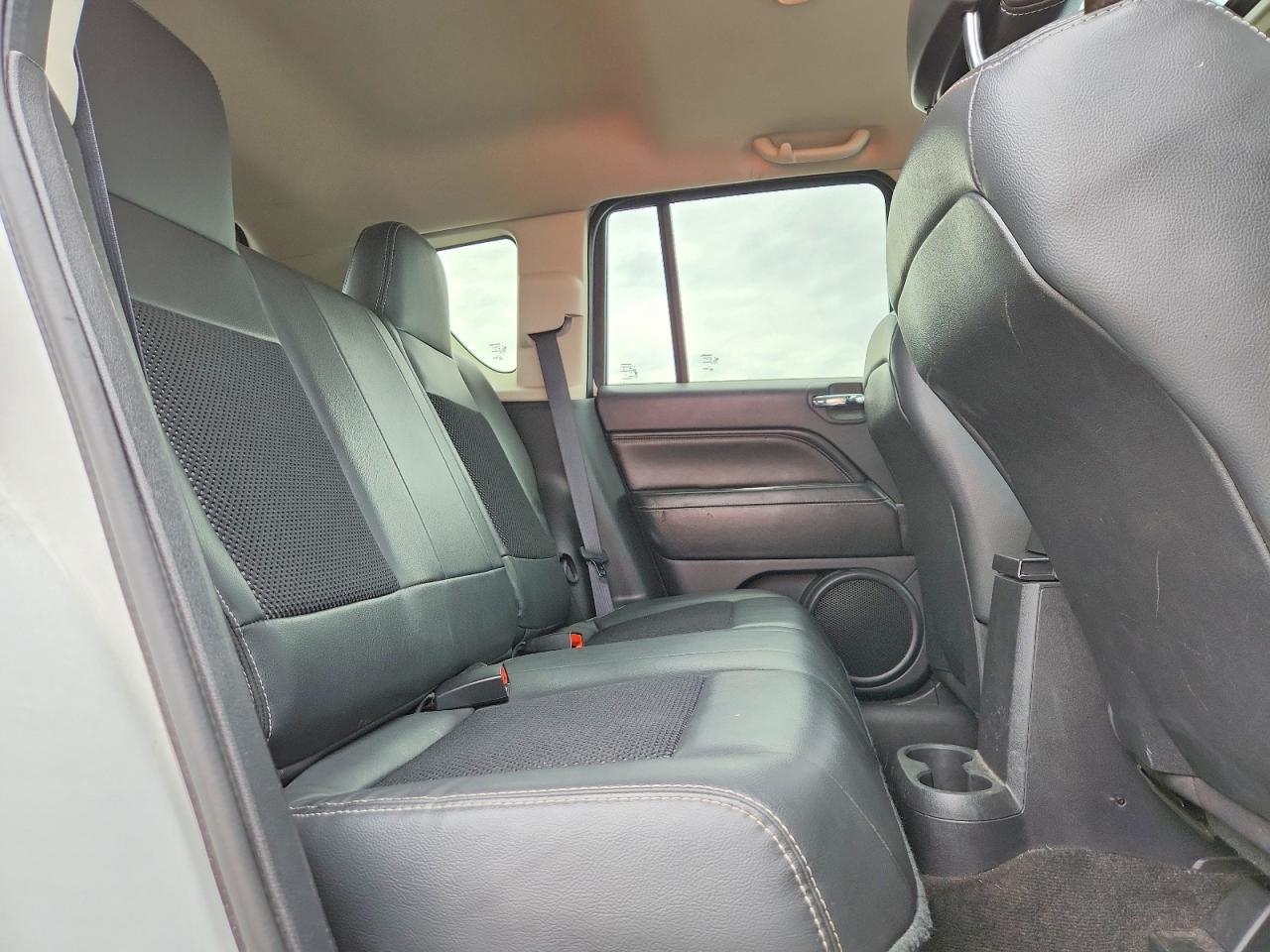 2015 Jeep Compass Latitude White vin: 1C4NJDEB5FD189492