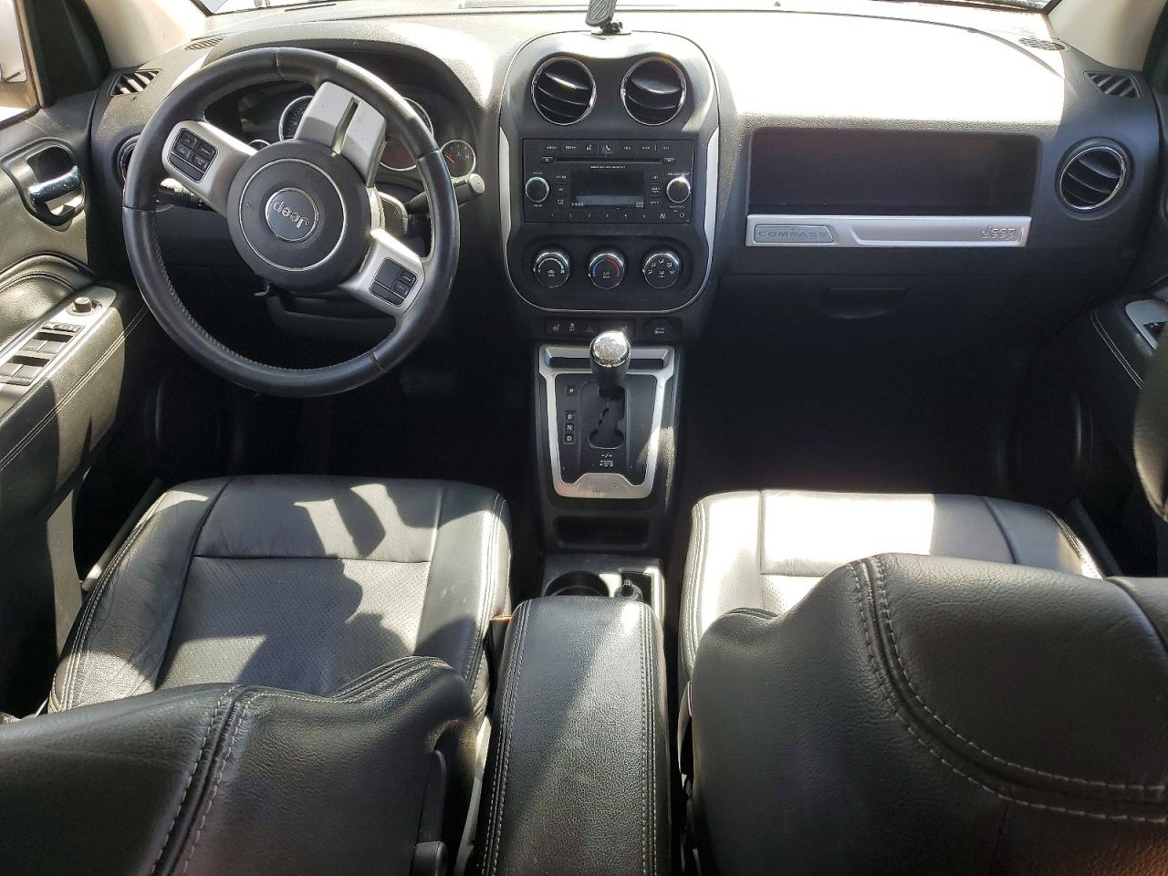 2015 Jeep Compass Silver vin: 1C4NJDEB5FD324406