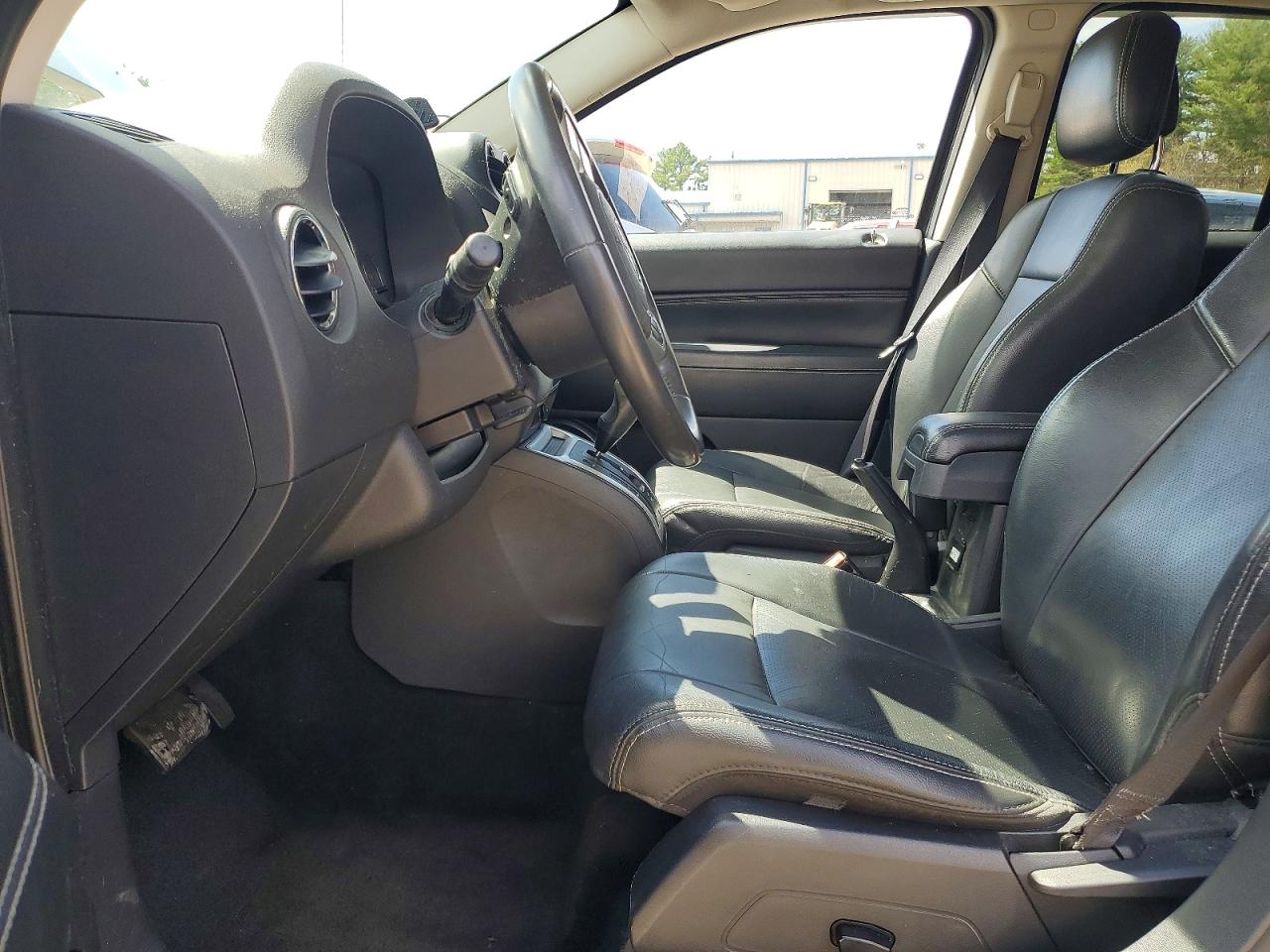 2015 Jeep Compass Silver vin: 1C4NJDEB5FD324406