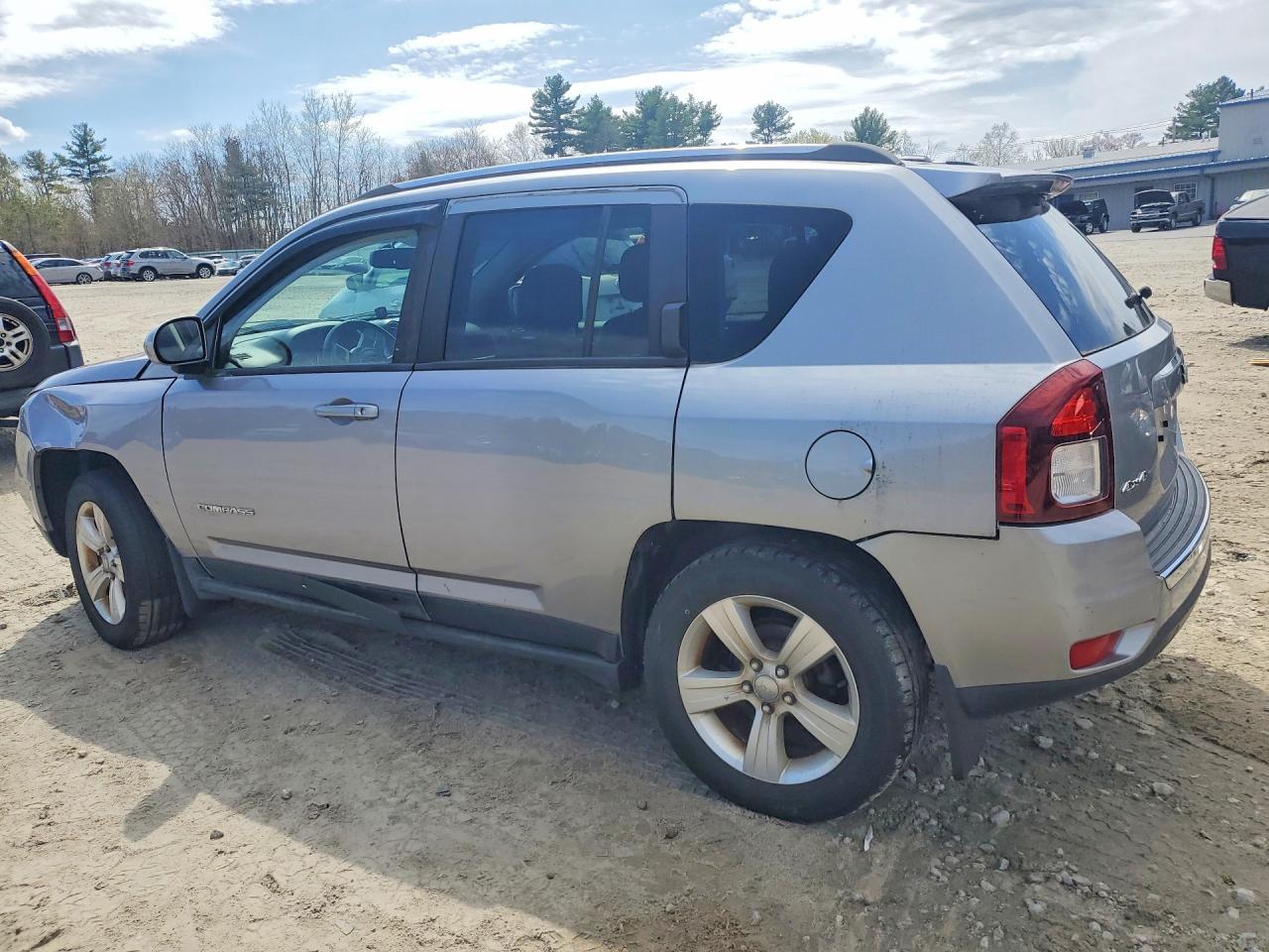 2015 Jeep Compass Silver vin: 1C4NJDEB5FD324406
