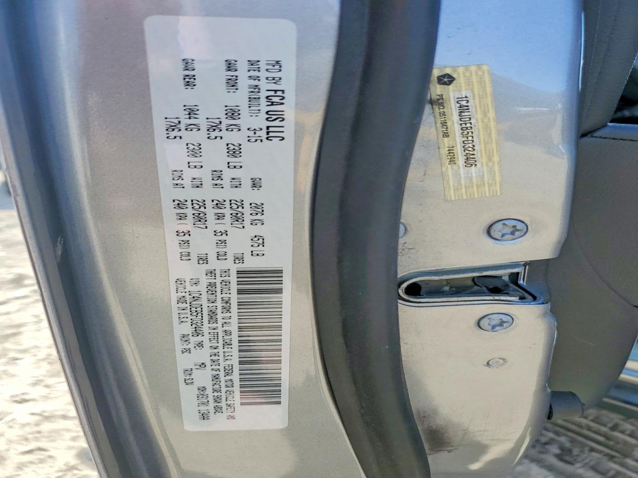2015 Jeep Compass Silver vin: 1C4NJDEB5FD324406