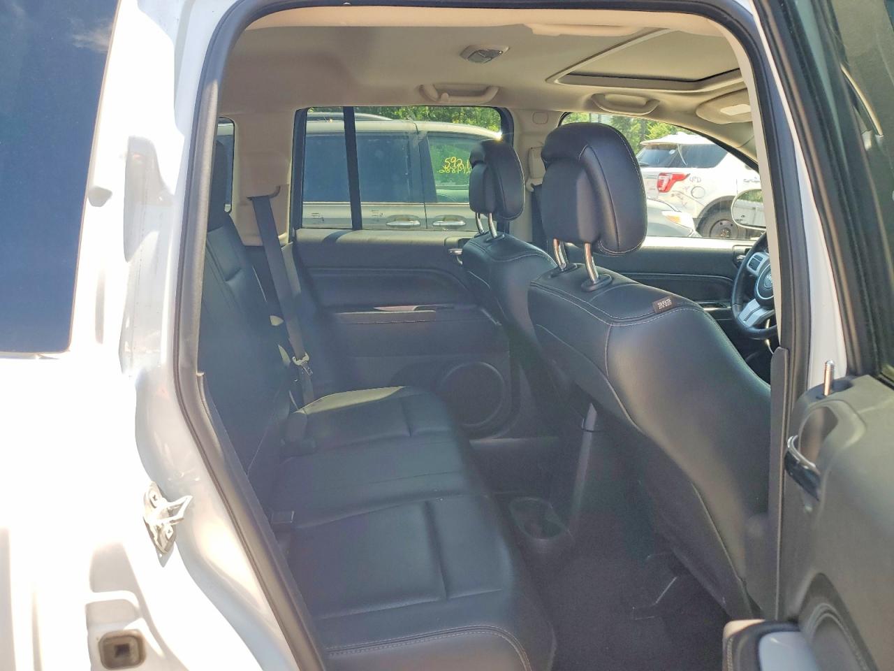 2015 Jeep Compass Latitude Белый vin: 1C4NJDEB5FD395976