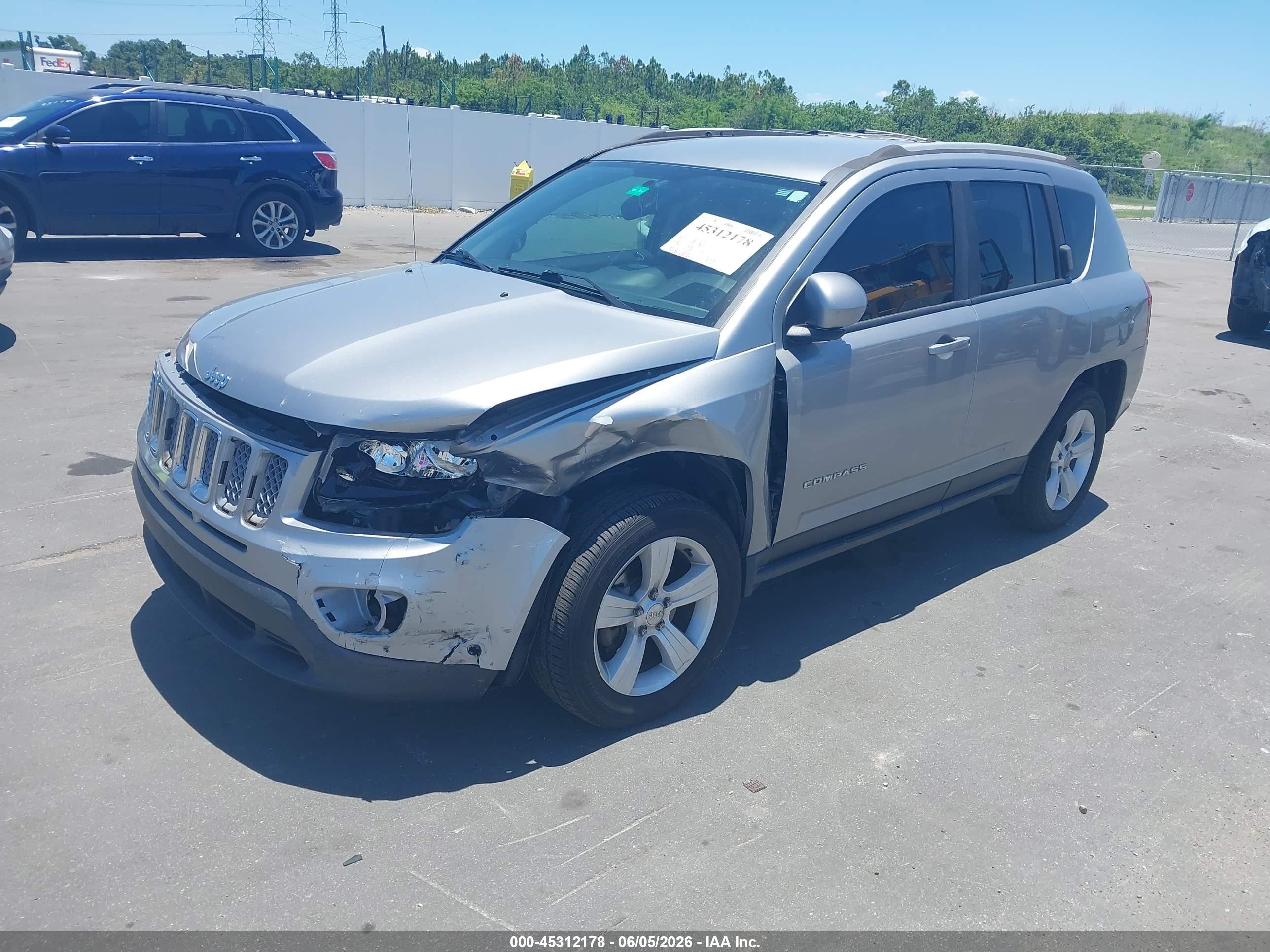 2016 Jeep Compass Latitude Silver vin: 1C4NJDEB5GD691095