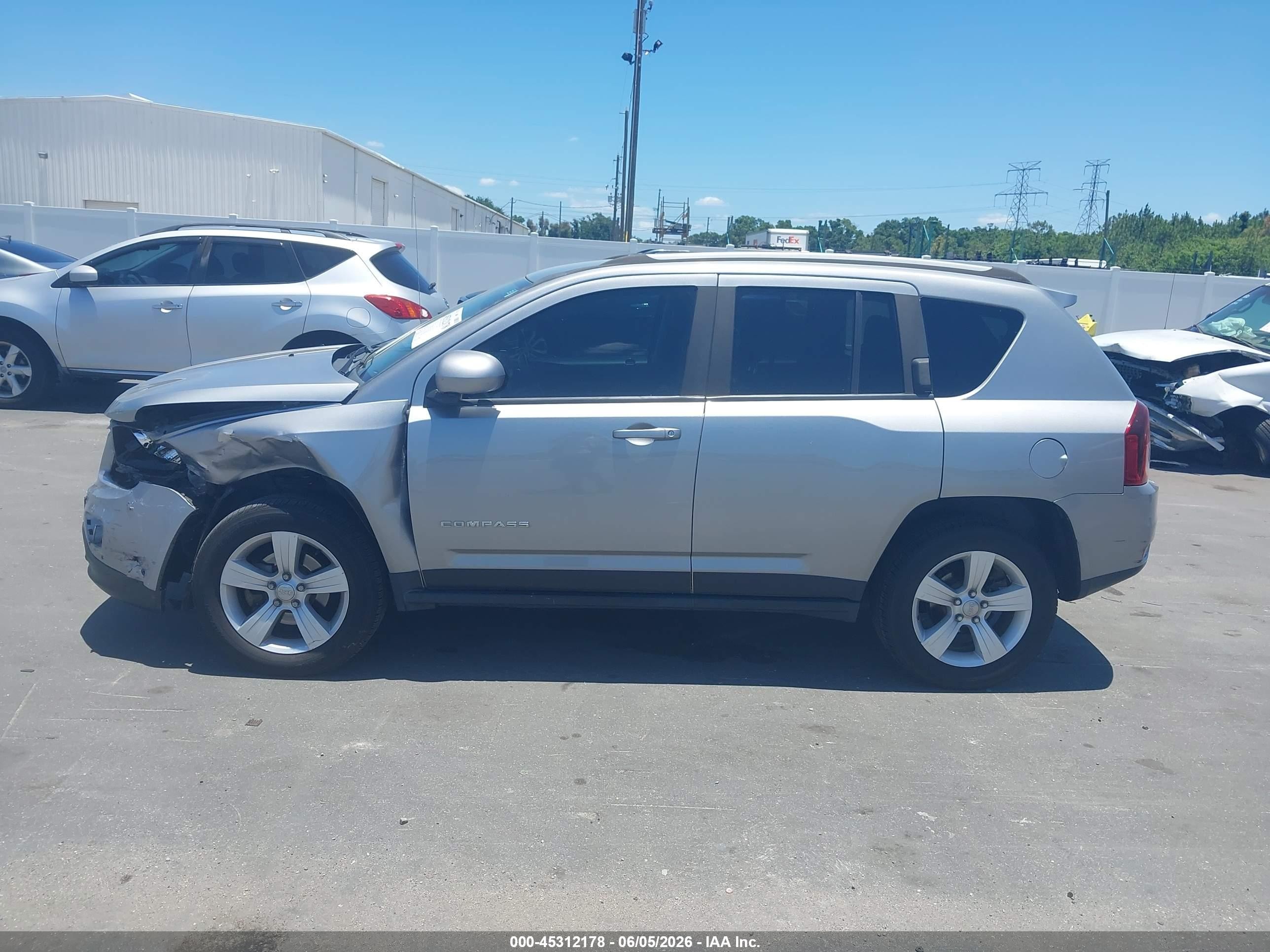 2016 Jeep Compass Latitude Silver vin: 1C4NJDEB5GD691095