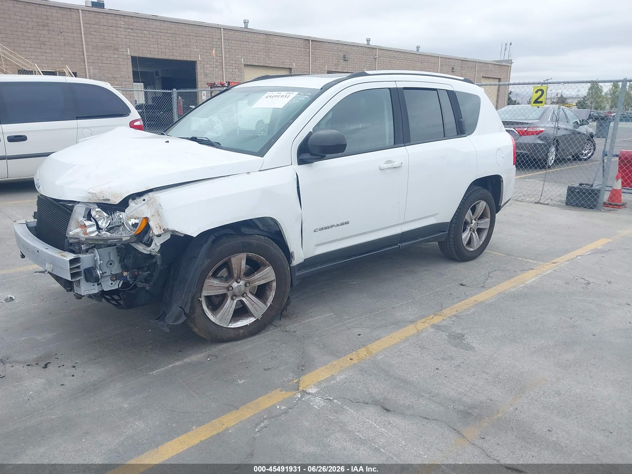 2013 Jeep Compass Latitude White vin: 1C4NJDEB6DD192396