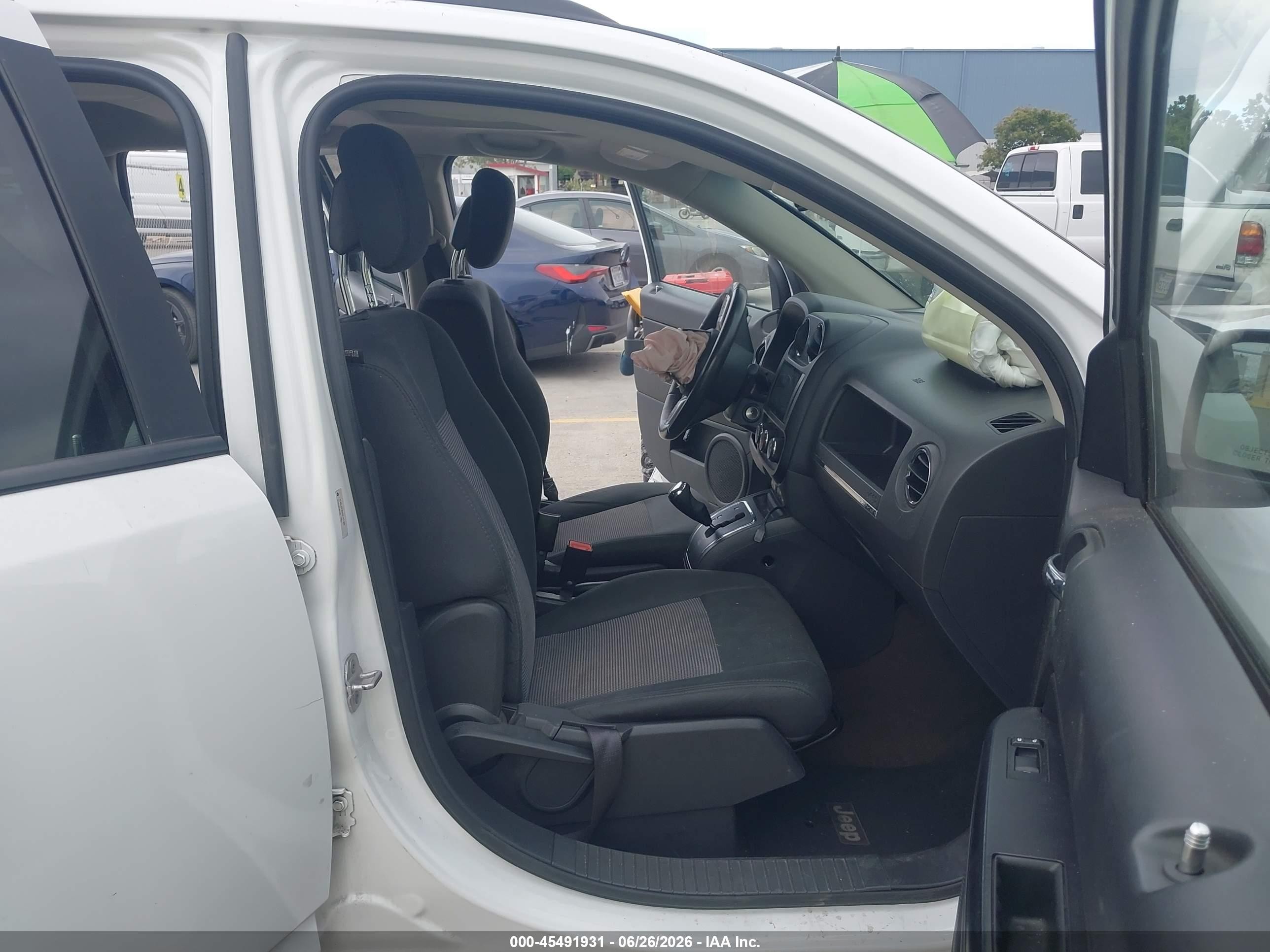 2013 Jeep Compass Latitude White vin: 1C4NJDEB6DD192396