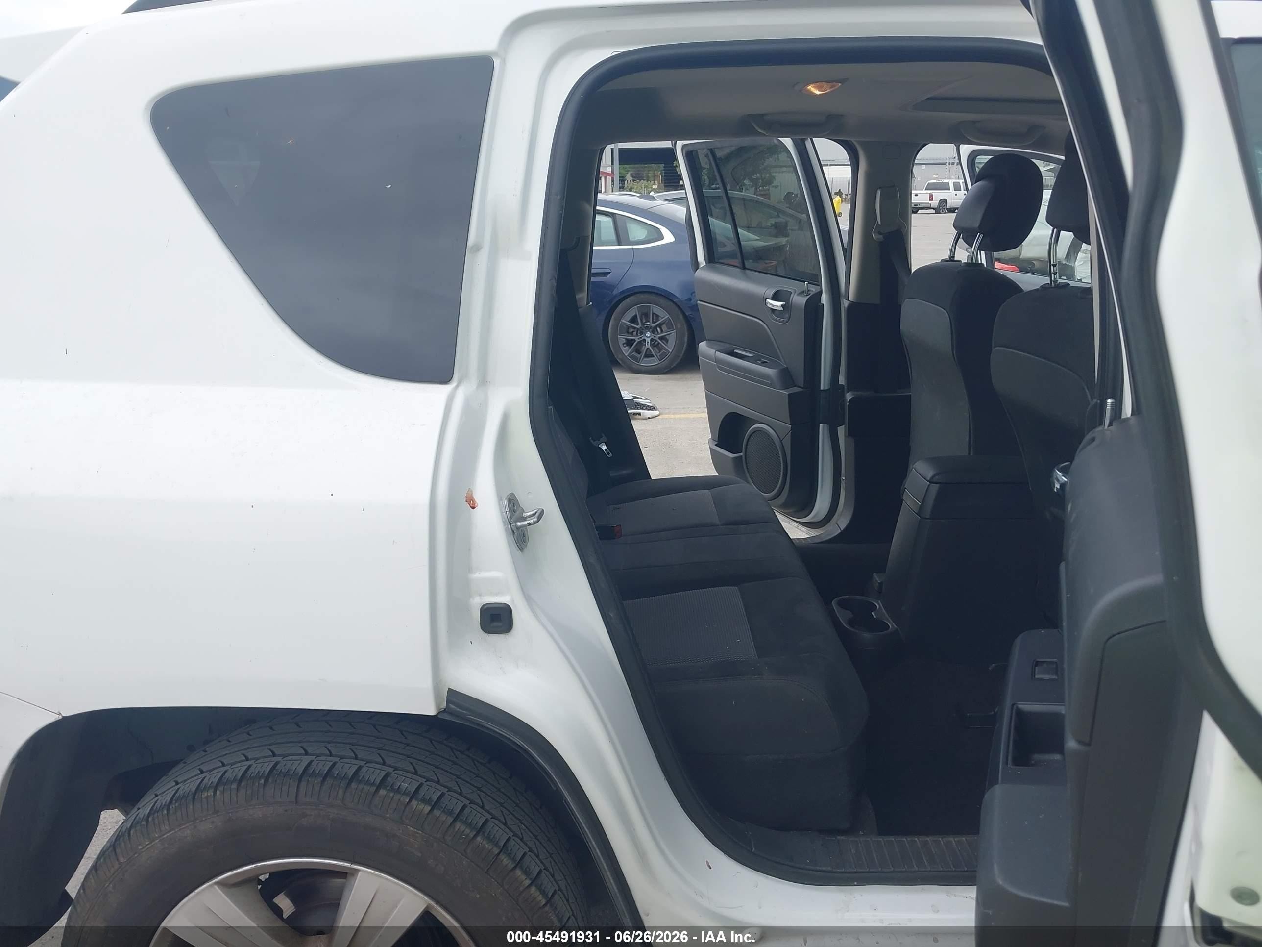 2013 Jeep Compass Latitude White vin: 1C4NJDEB6DD192396