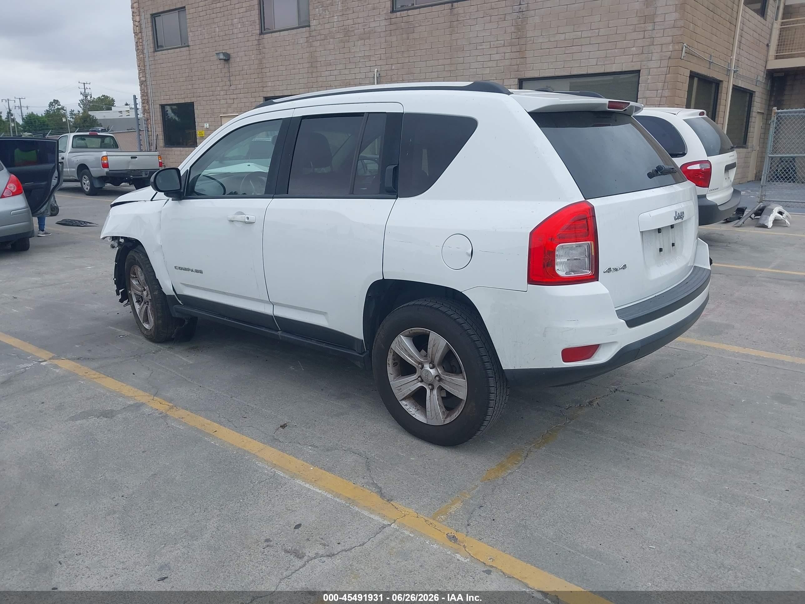 2013 Jeep Compass Latitude White vin: 1C4NJDEB6DD192396