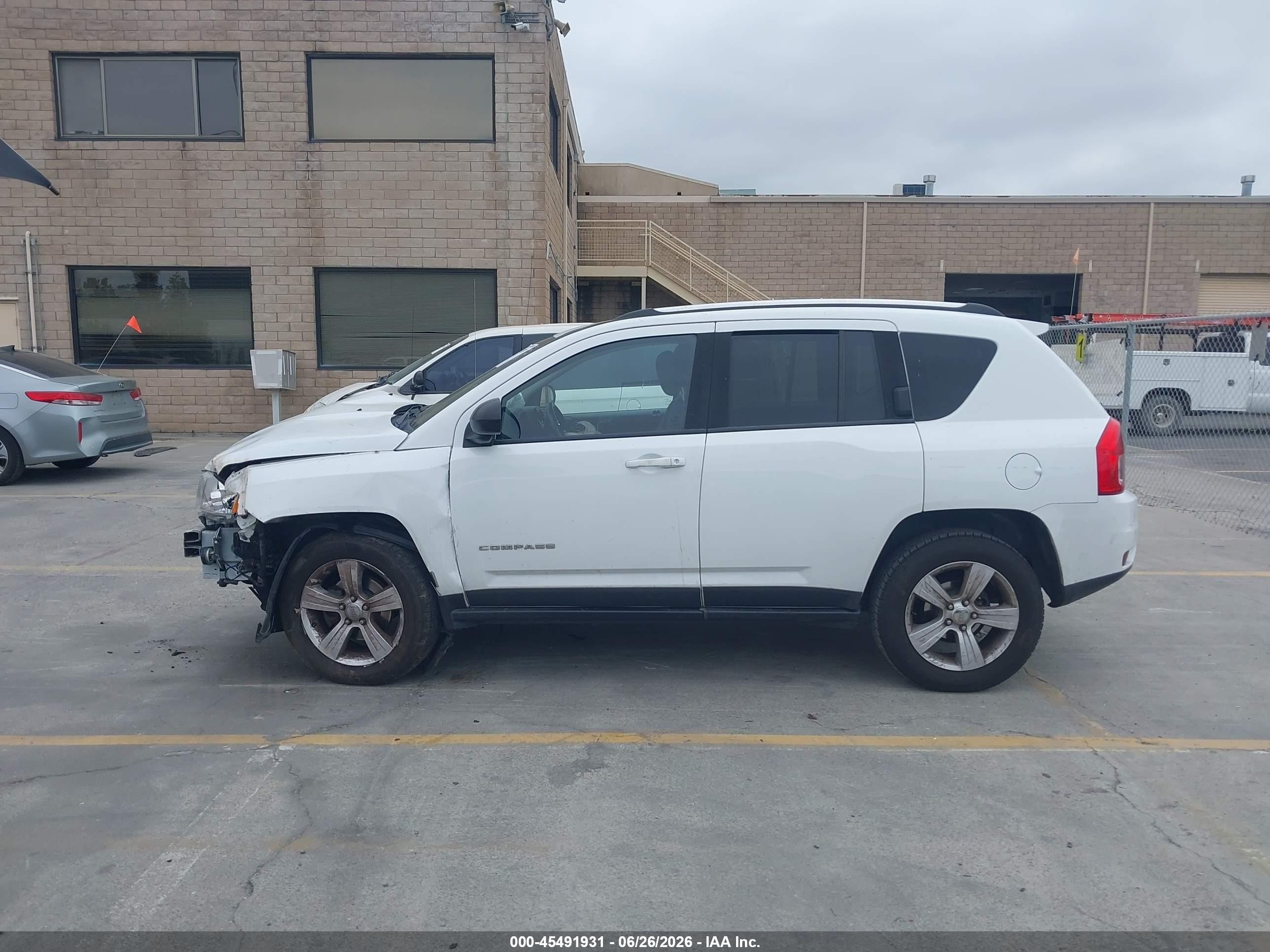 2013 Jeep Compass Latitude White vin: 1C4NJDEB6DD192396