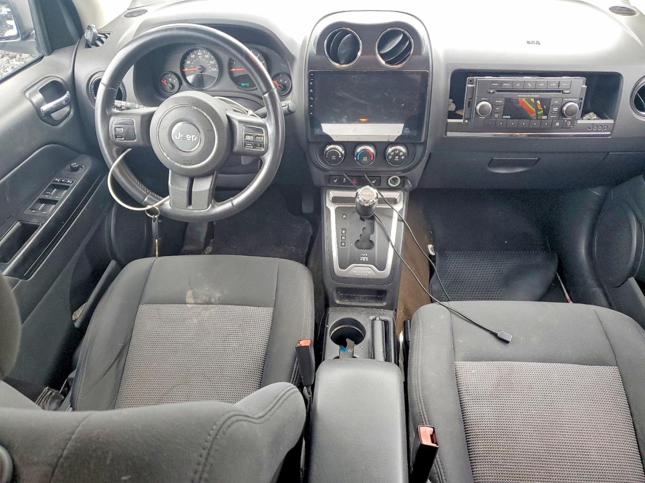 2013 Jeep Compass Latitude White vin: 1C4NJDEB6DD196481