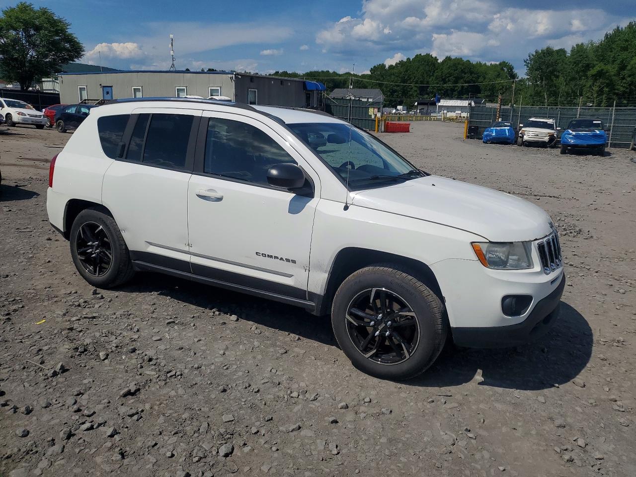 2013 Jeep Compass Latitude White vin: 1C4NJDEB6DD196481