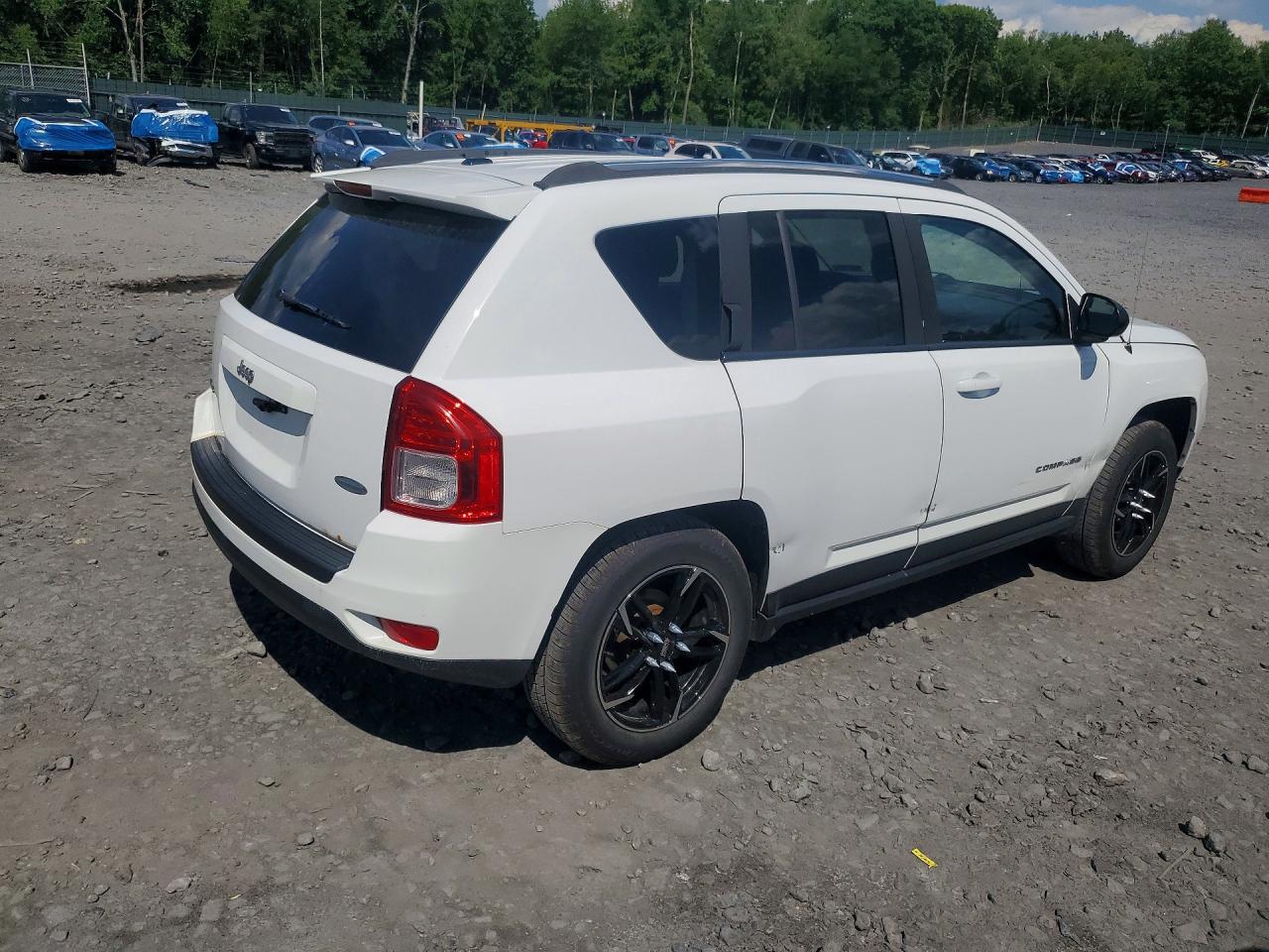 2013 Jeep Compass Latitude White vin: 1C4NJDEB6DD196481