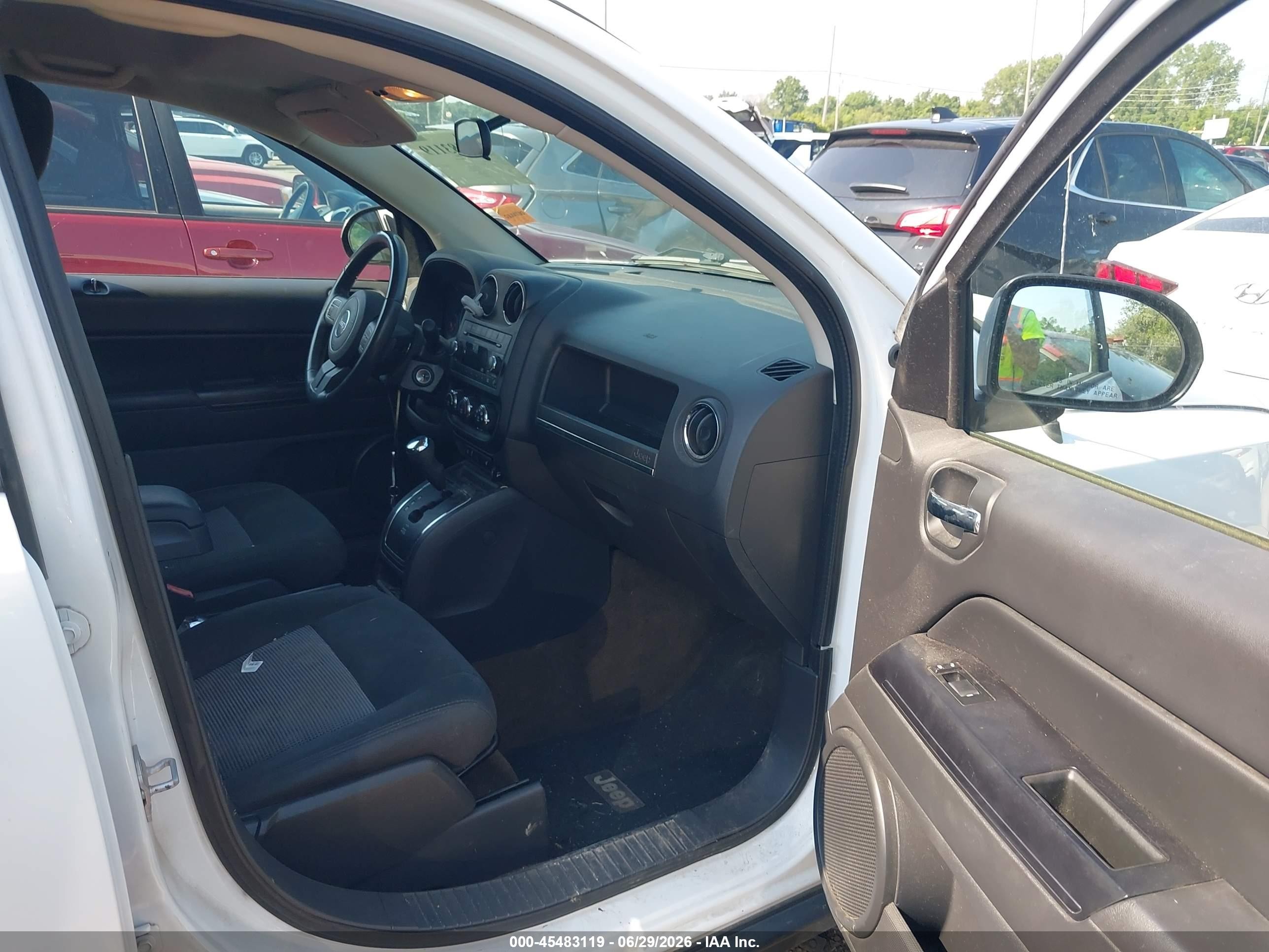 2013 Jeep Compass Latitude White vin: 1C4NJDEB6DD236302