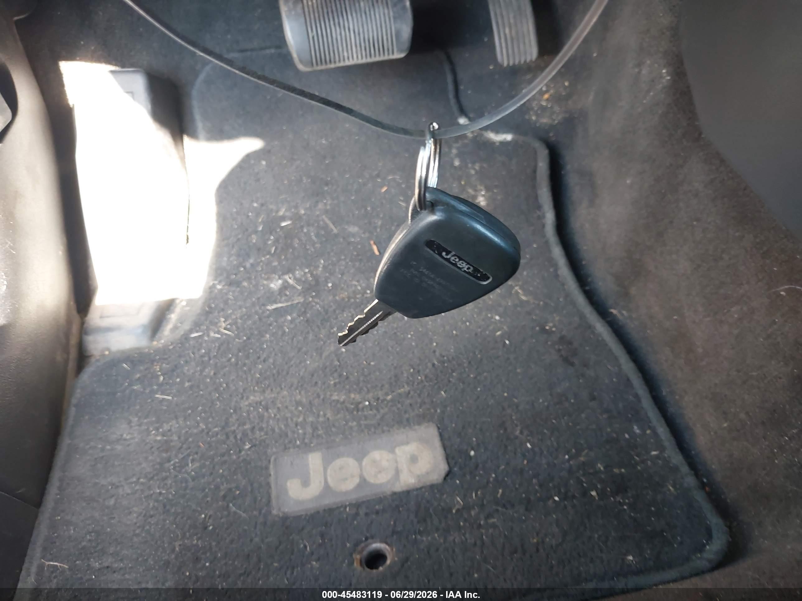 2013 Jeep Compass Latitude White vin: 1C4NJDEB6DD236302