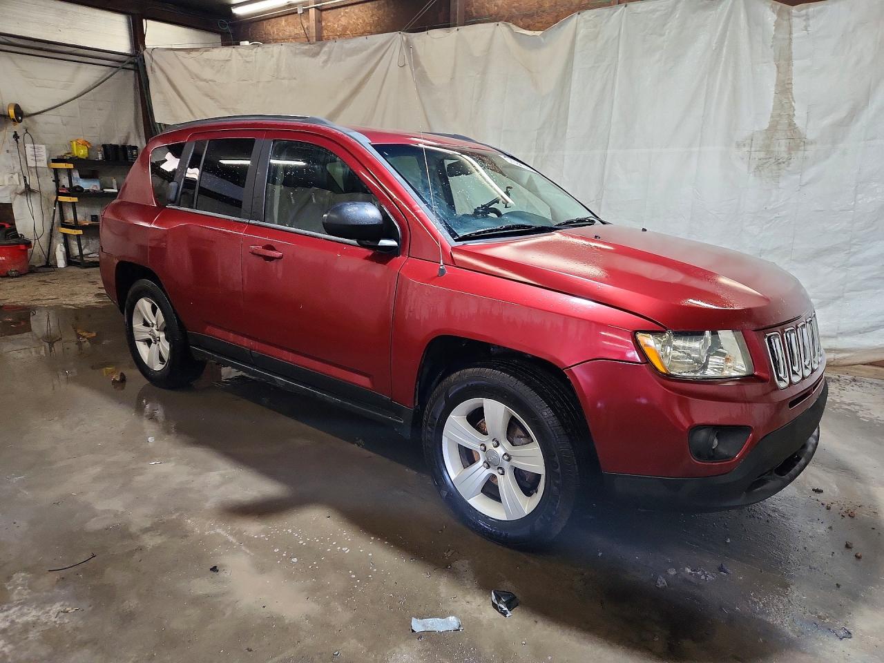 2014 Jeep Compass Latitude Maroon vin: 1C4NJDEB6ED665845