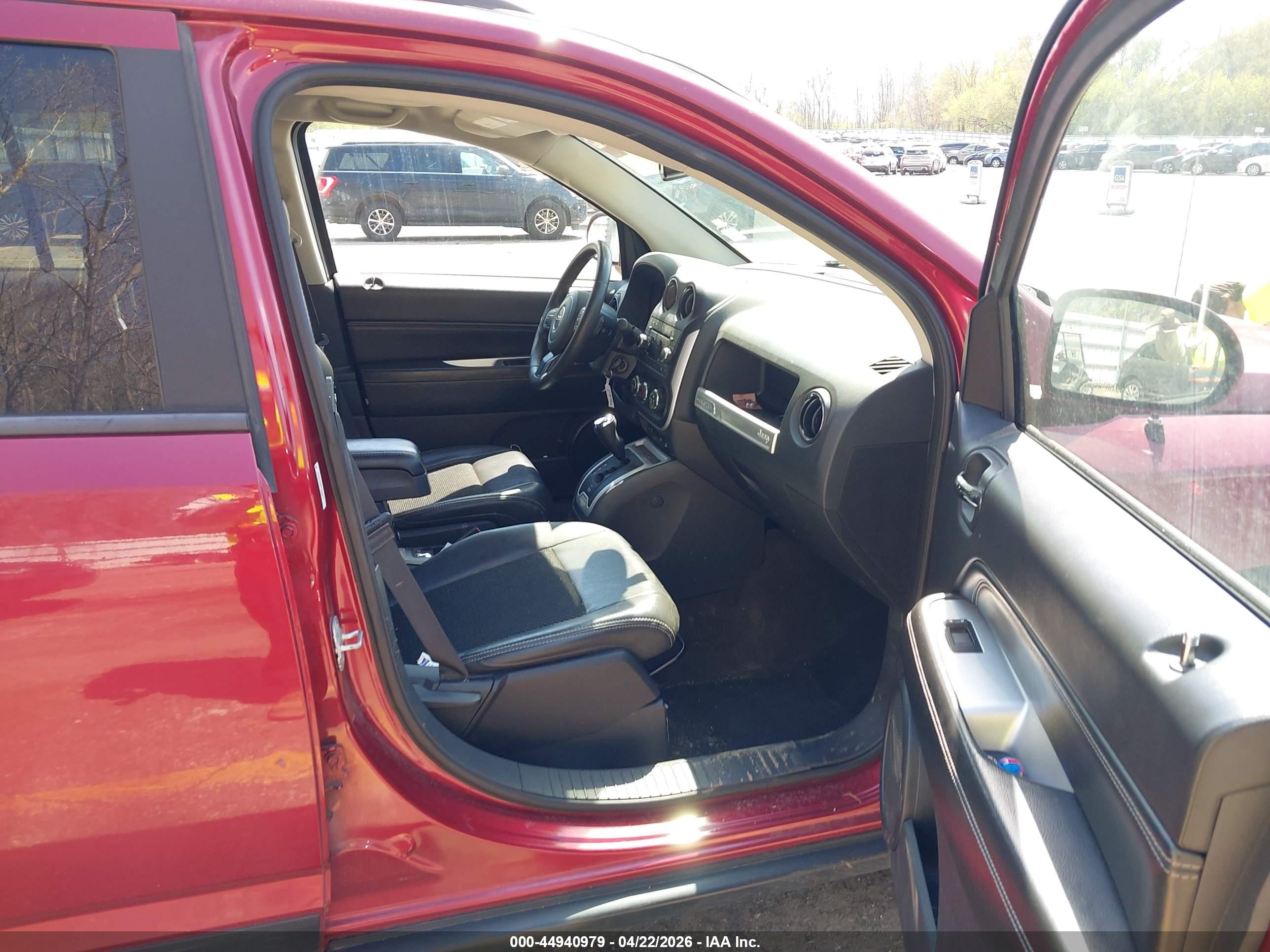 2014 Jeep Compass Latitude Red vin: 1C4NJDEB6ED784592