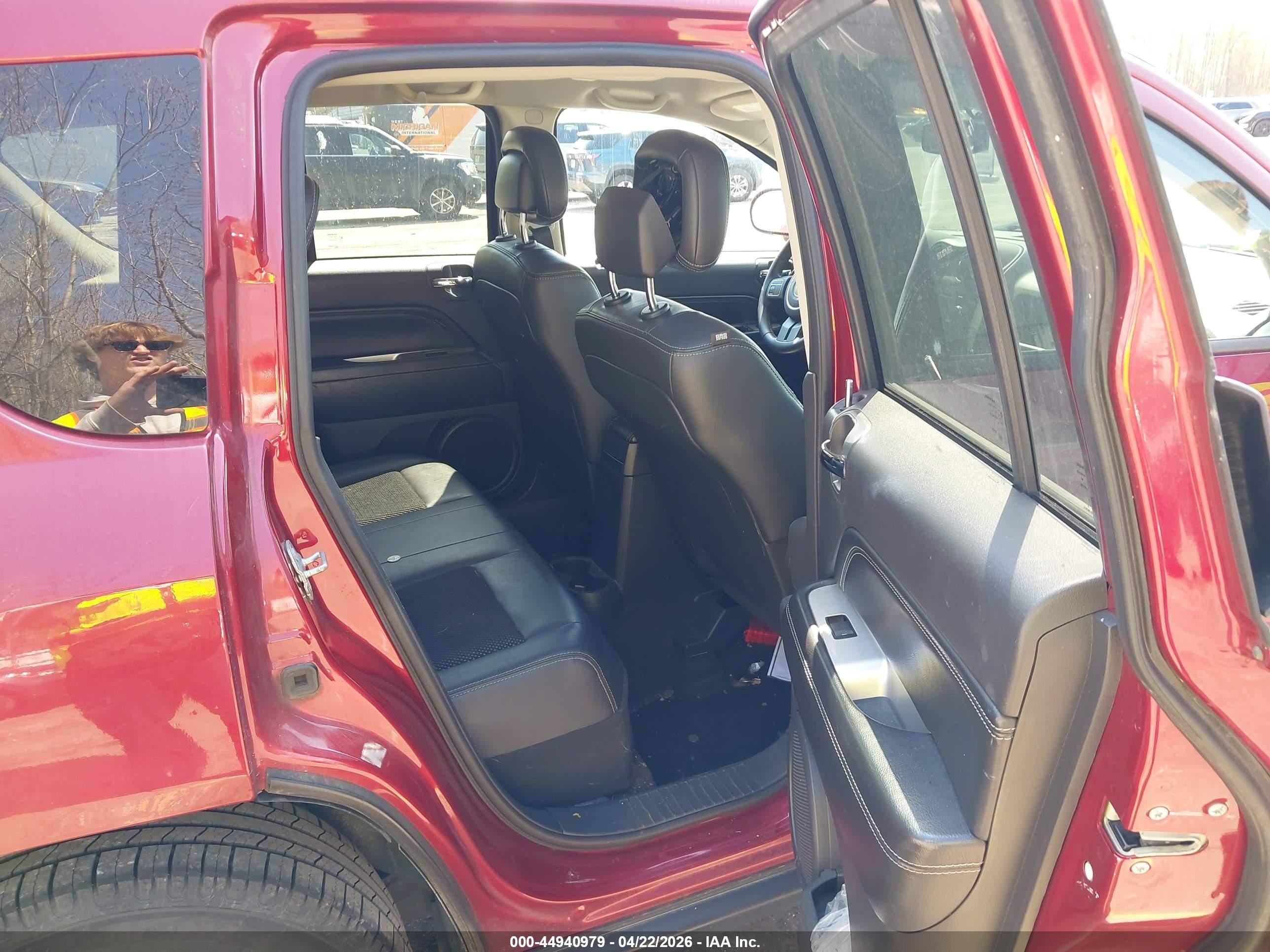 2014 Jeep Compass Latitude Red vin: 1C4NJDEB6ED784592