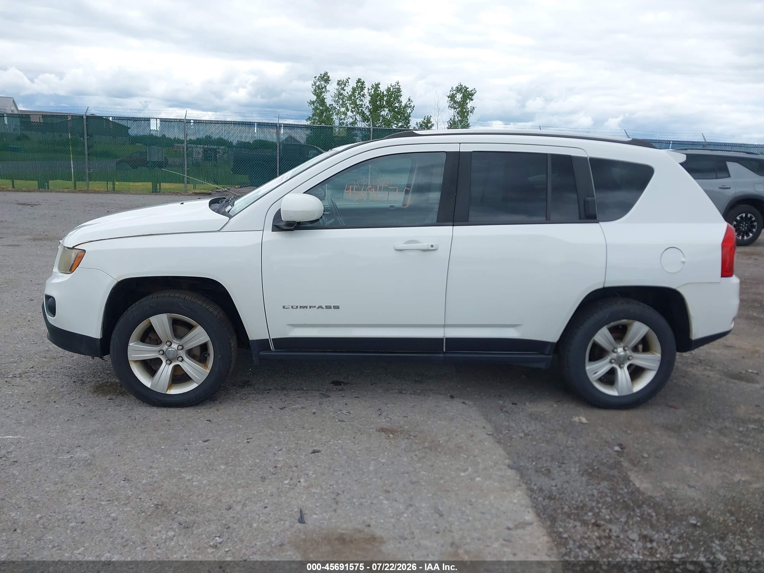 2014 Jeep Compass Latitude Белый vin: 1C4NJDEB6ED847111