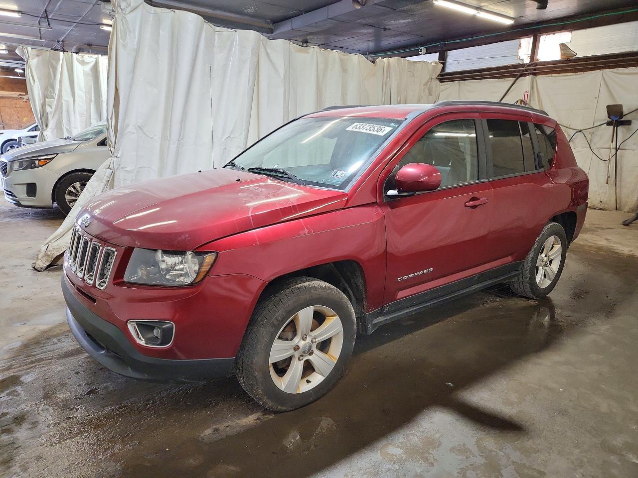 2015 Jeep Compass Latitude Burgundy vin: 1C4NJDEB6FD291738