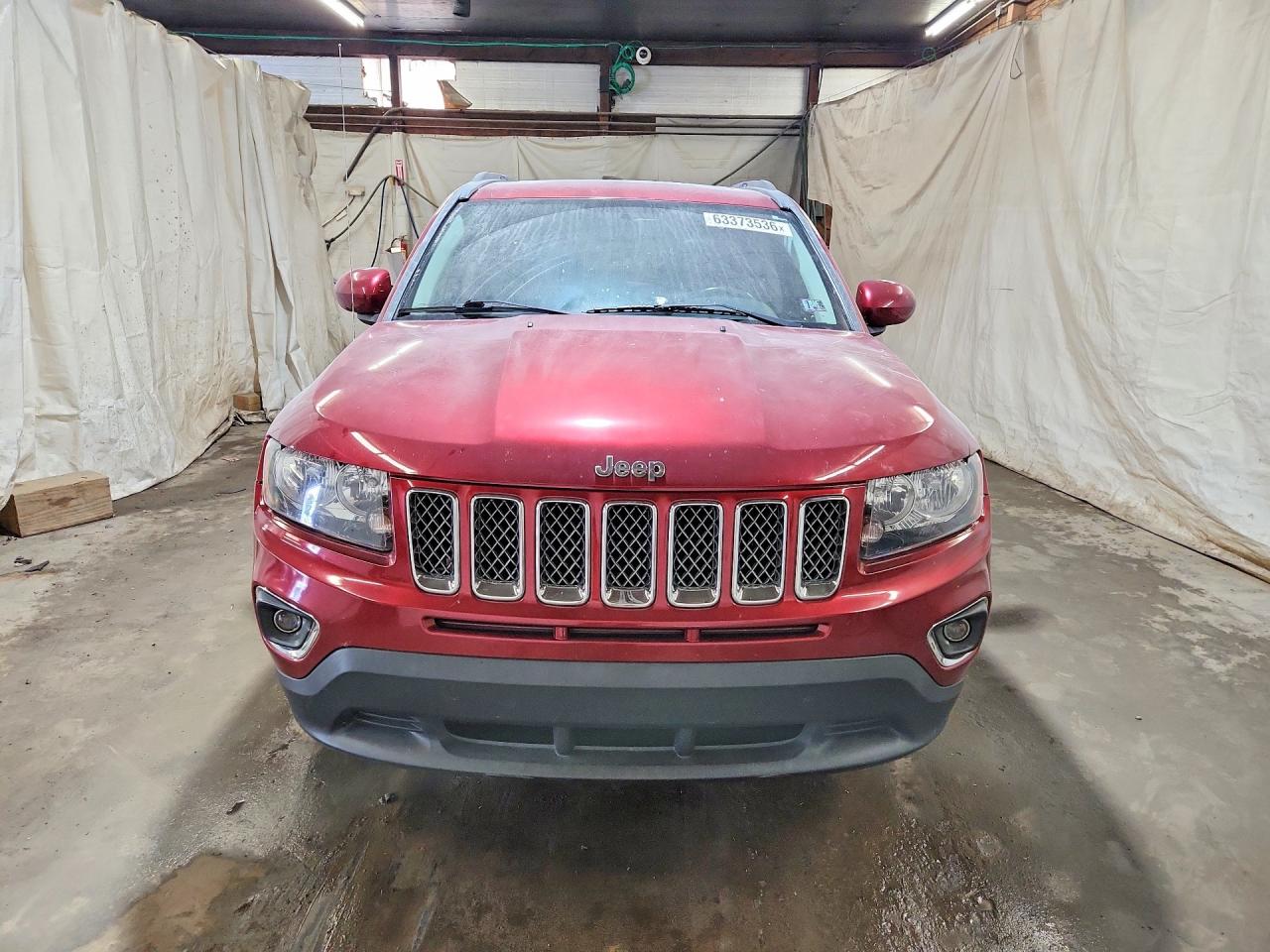2015 Jeep Compass Latitude Burgundy vin: 1C4NJDEB6FD291738