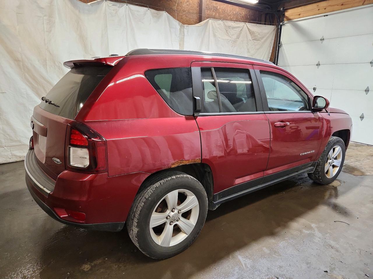 2015 Jeep Compass Latitude Burgundy vin: 1C4NJDEB6FD291738