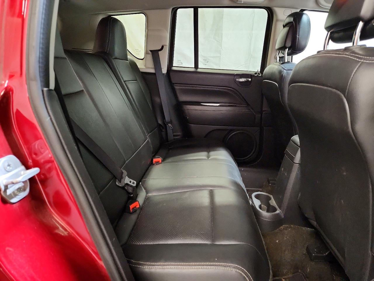 2015 Jeep Compass Latitude Burgundy vin: 1C4NJDEB6FD291738