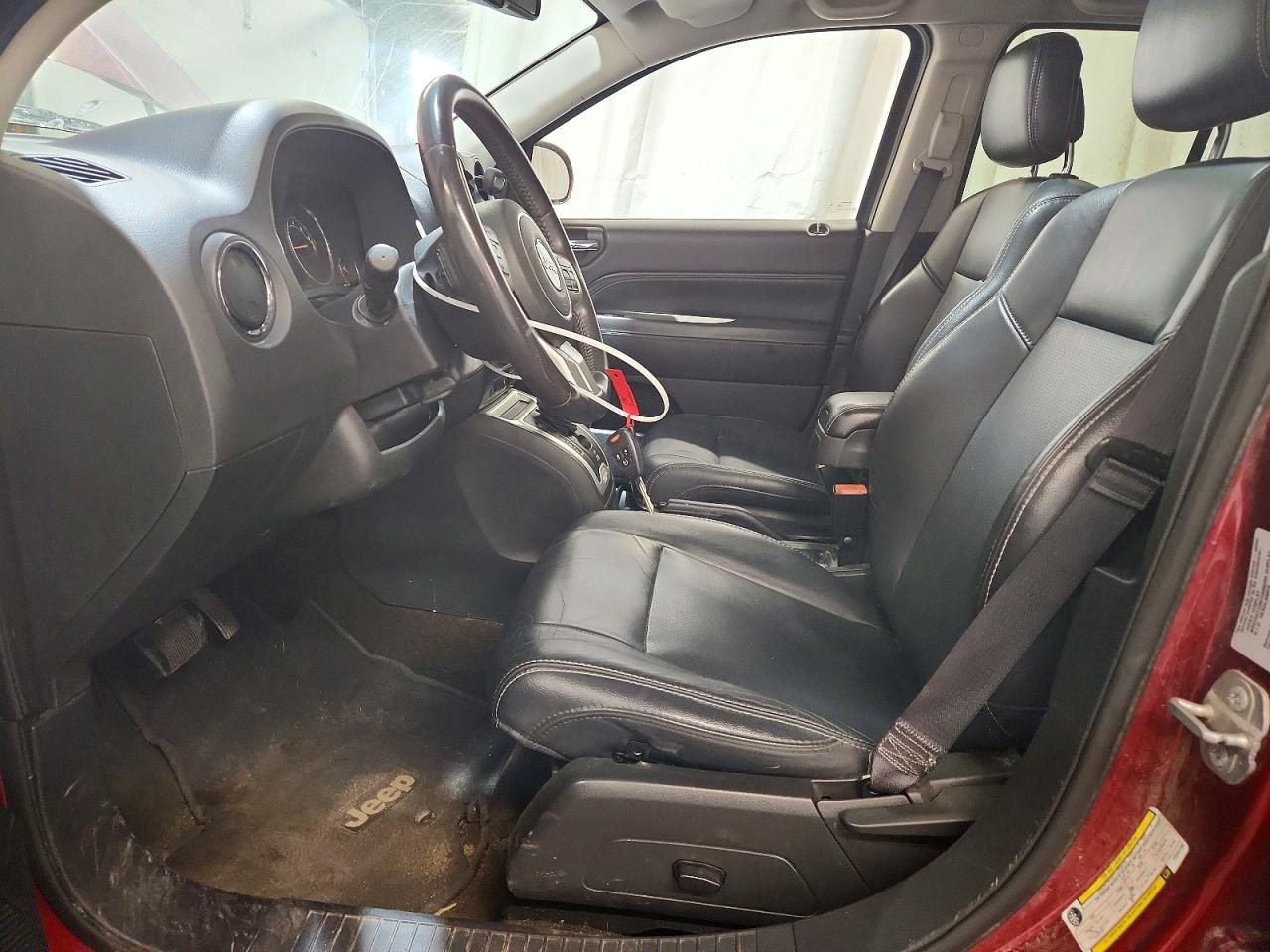 2015 Jeep Compass Latitude Burgundy vin: 1C4NJDEB6FD291738