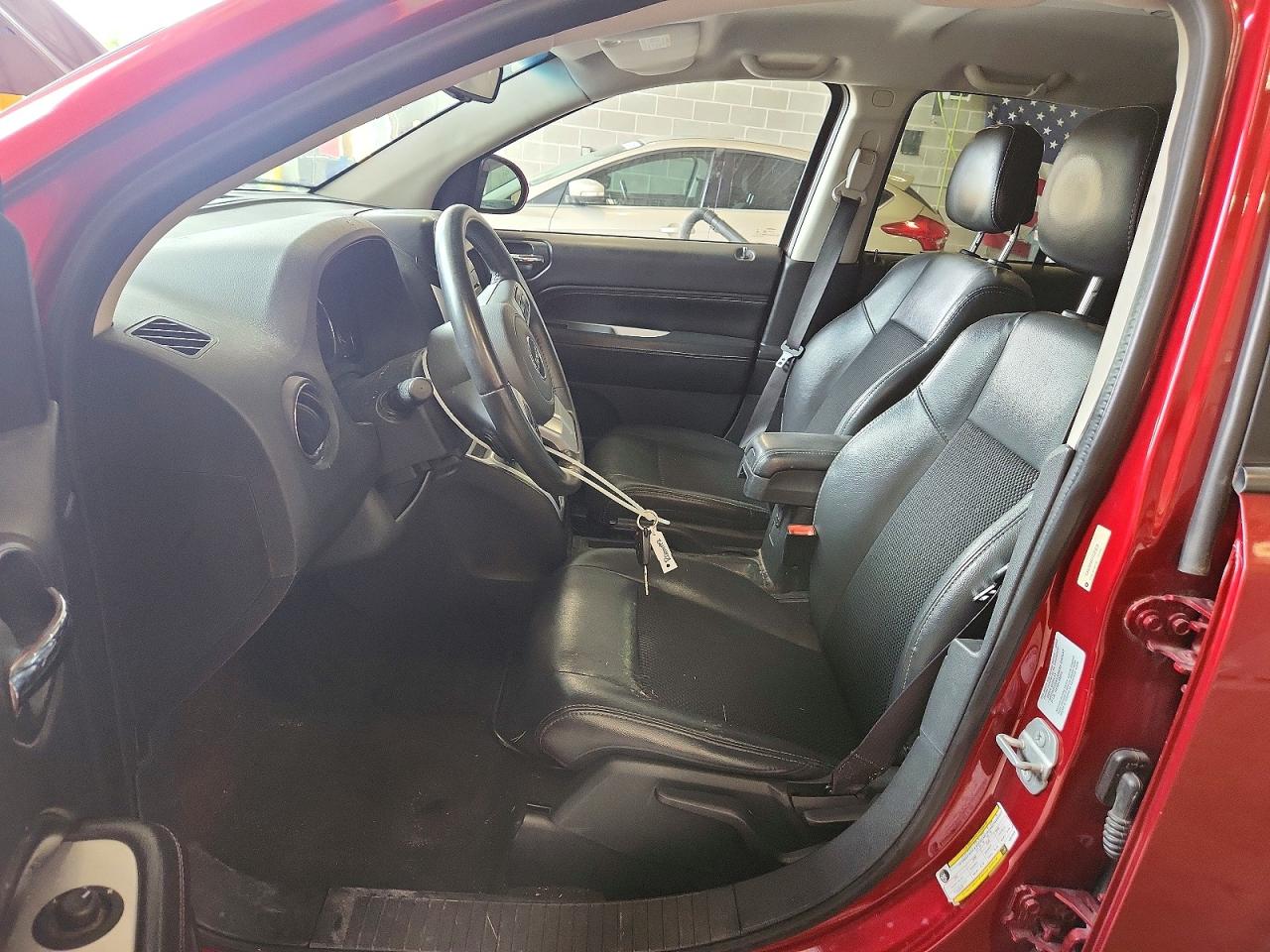 2015 Jeep Compass Latitude Бордовый vin: 1C4NJDEB6FD323636