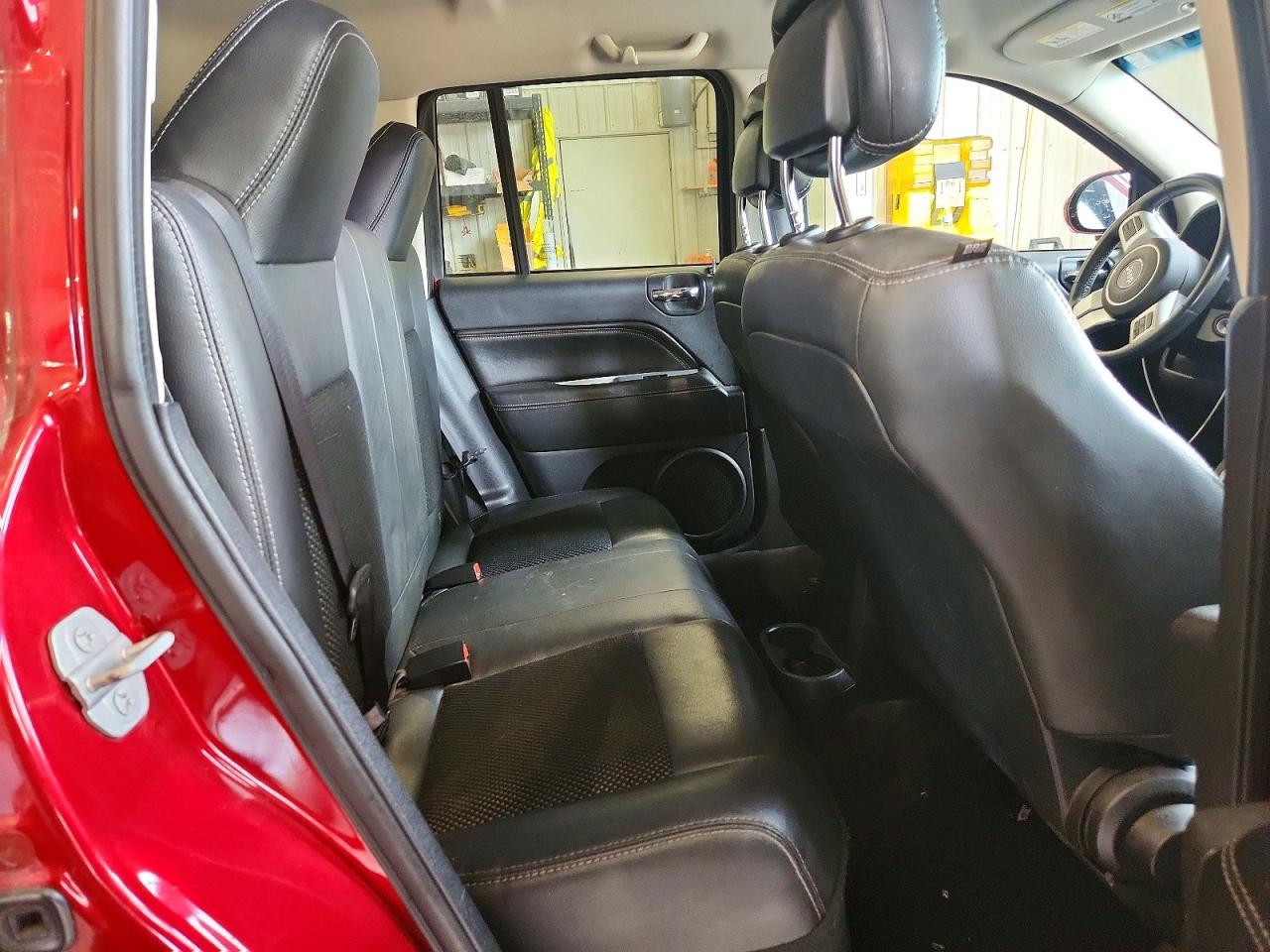 2015 Jeep Compass Latitude Бордовый vin: 1C4NJDEB6FD323636