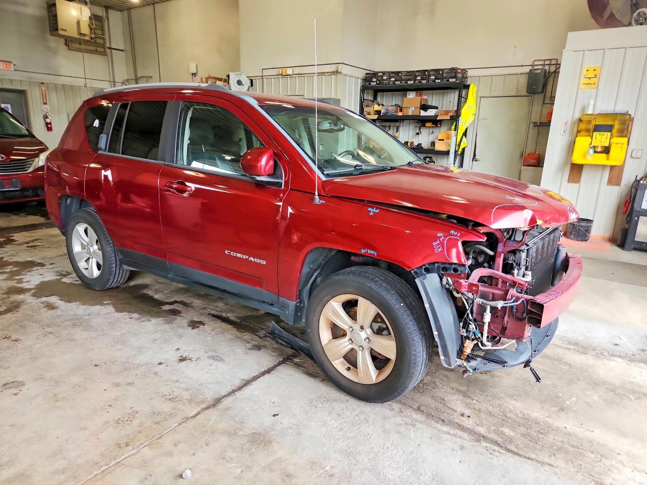 2015 Jeep Compass Latitude Бордовый vin: 1C4NJDEB6FD323636
