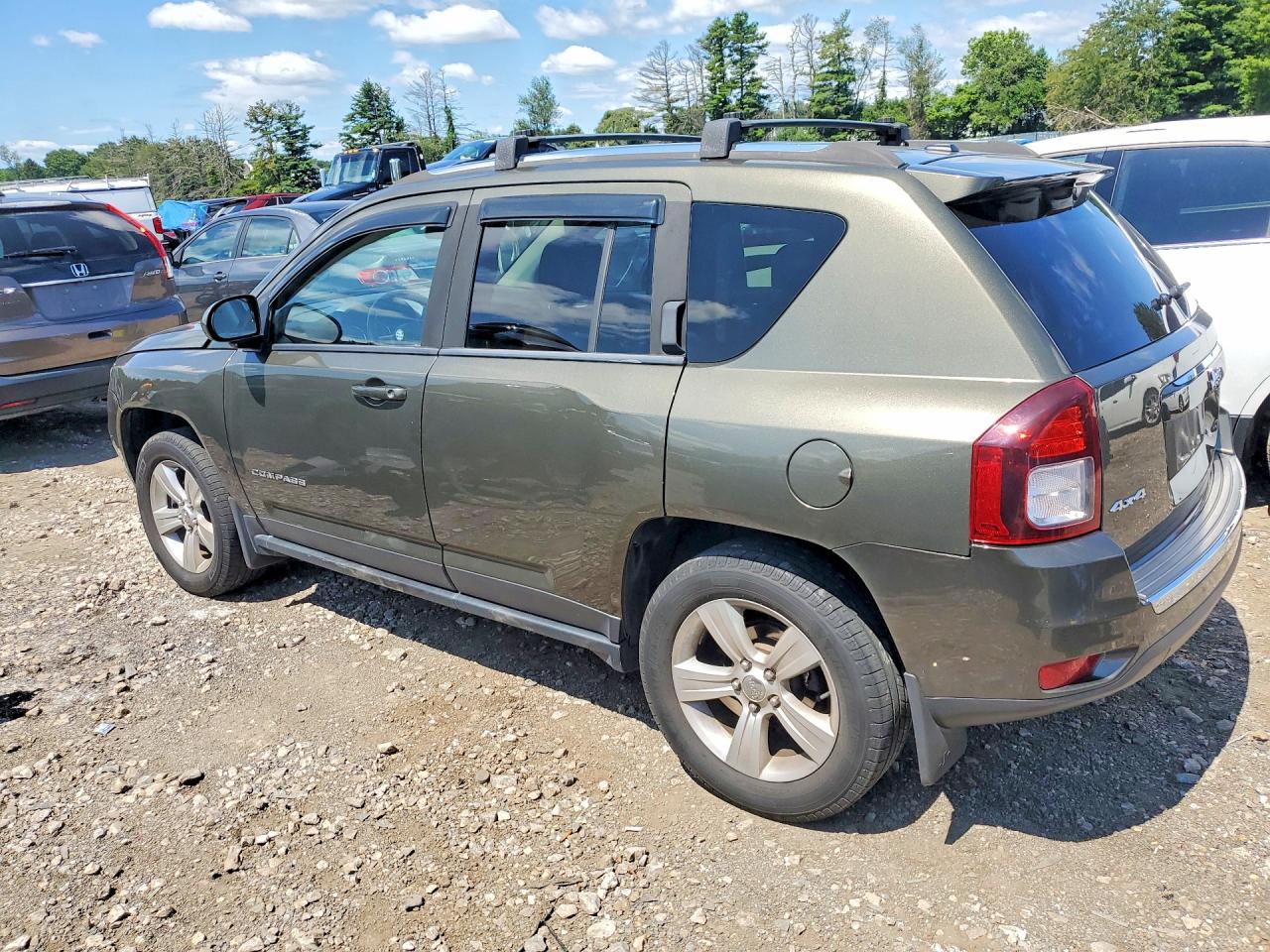 2015 Jeep Compass Latitude Green vin: 1C4NJDEB6FD333695