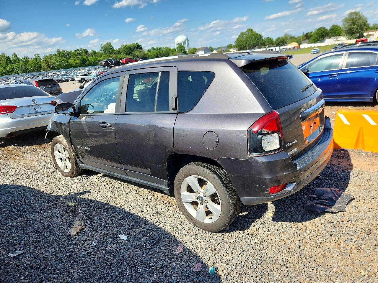2016 Jeep Compass Latitude Gray vin: 1C4NJDEB6GD597369