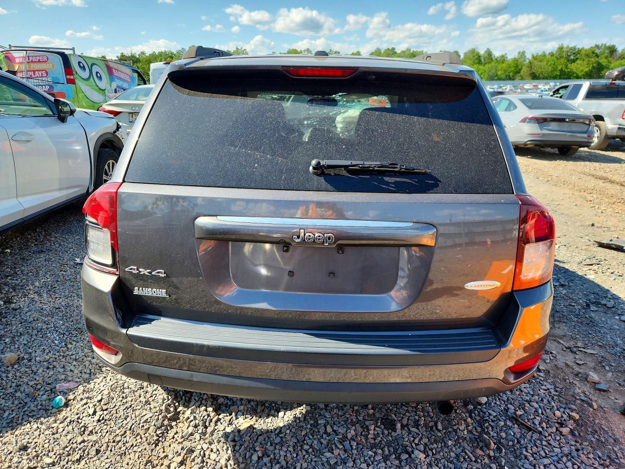 2016 Jeep Compass Latitude Gray vin: 1C4NJDEB6GD597369