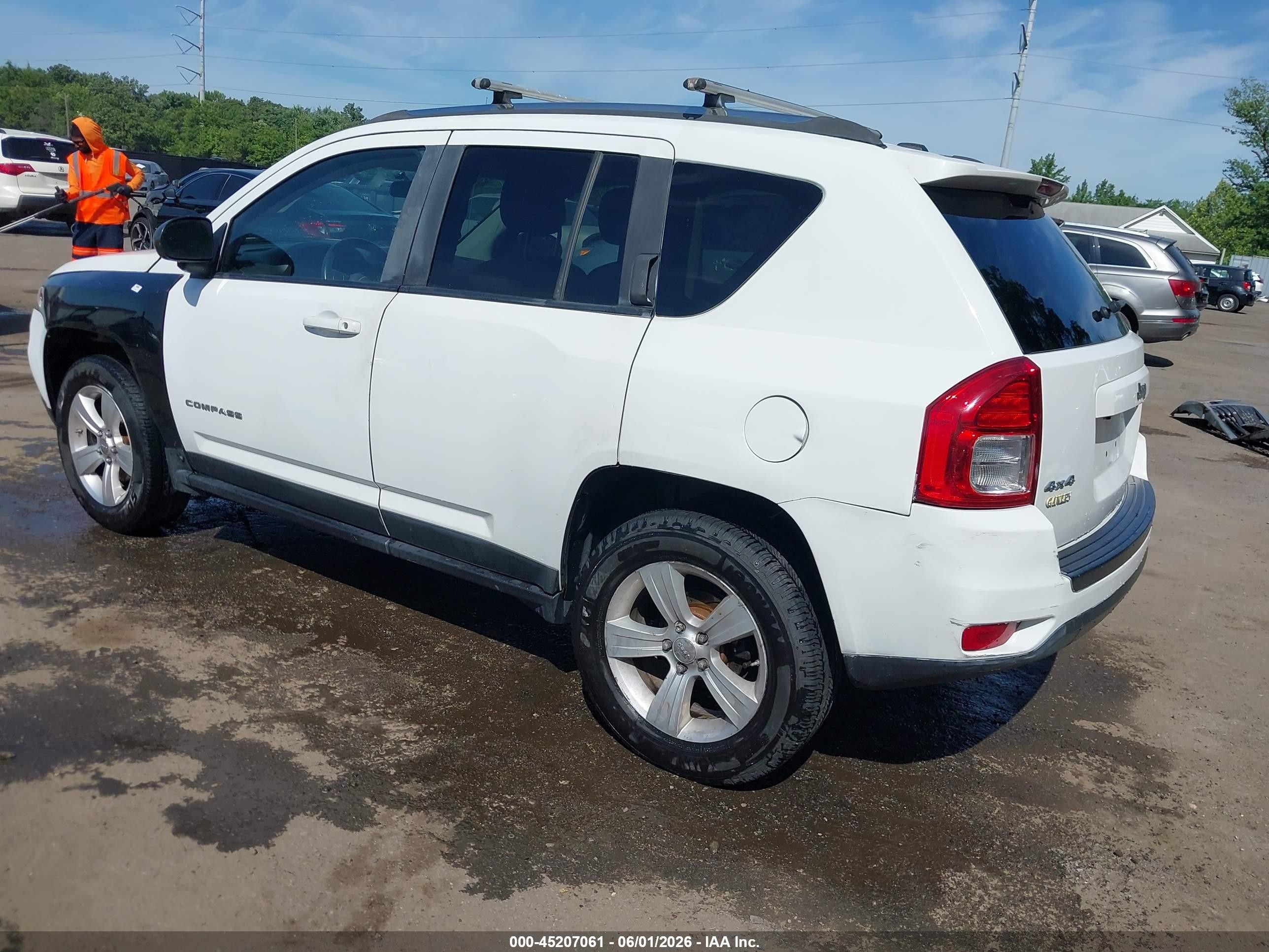 2012 Jeep Compass Latitude White vin: 1C4NJDEB7CD638344