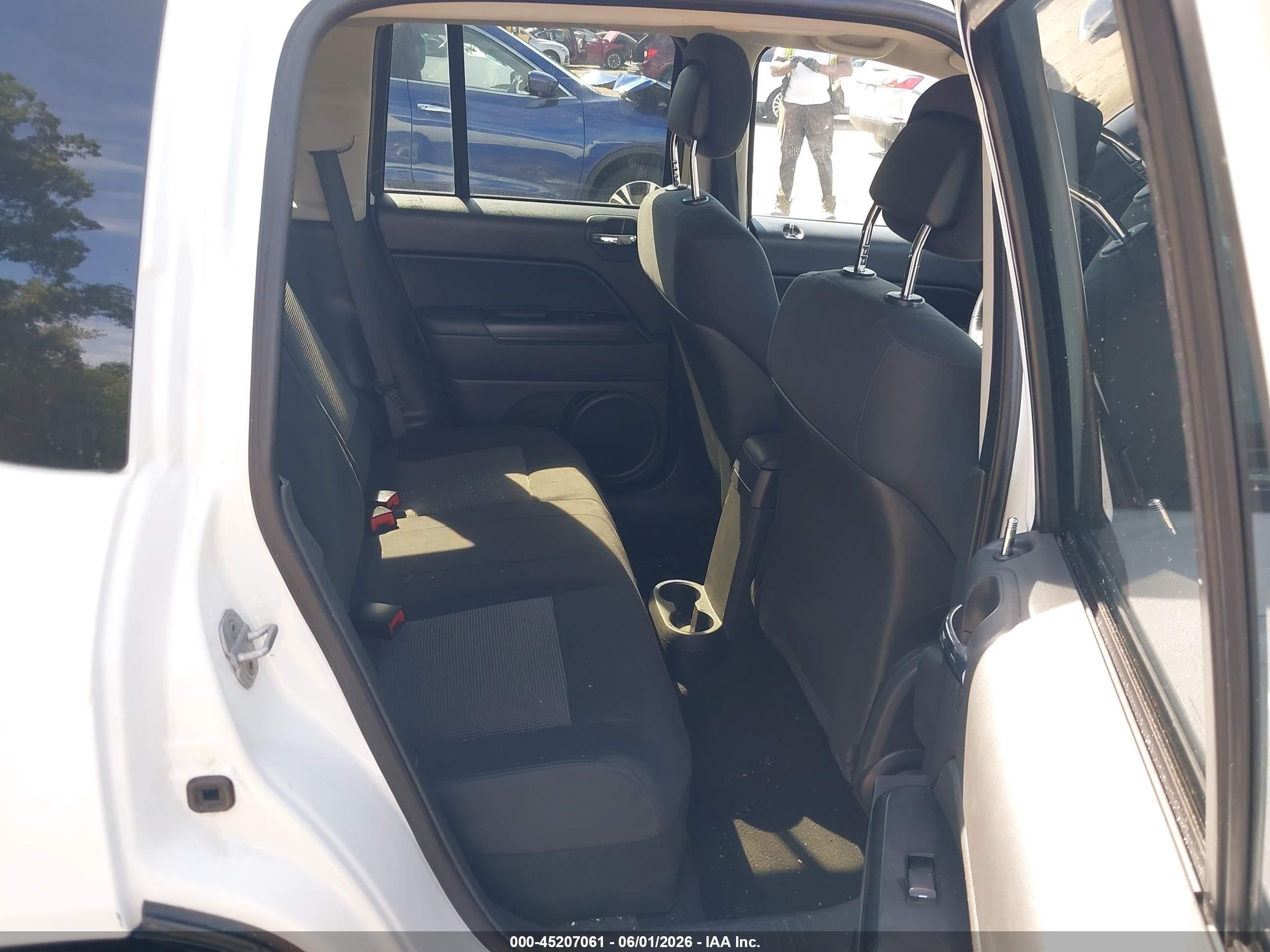 2012 Jeep Compass Latitude White vin: 1C4NJDEB7CD638344