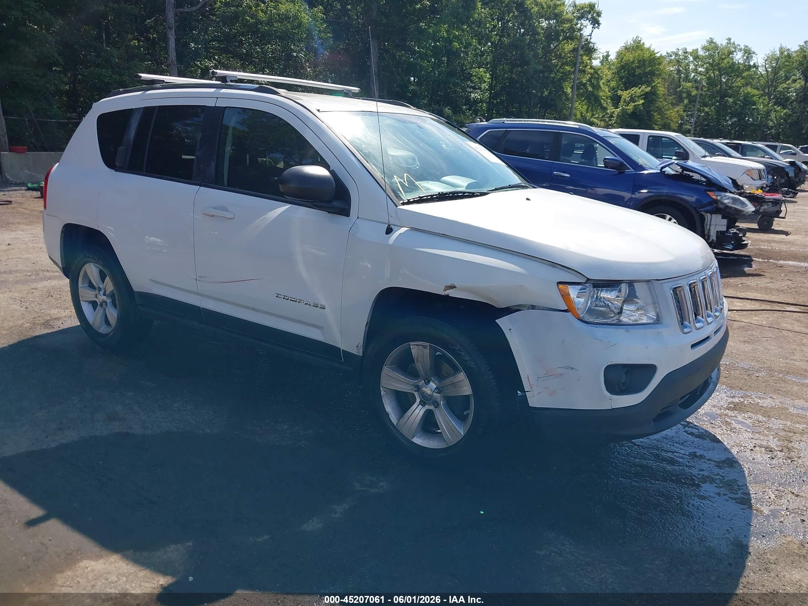 2012 Jeep Compass Latitude White vin: 1C4NJDEB7CD638344