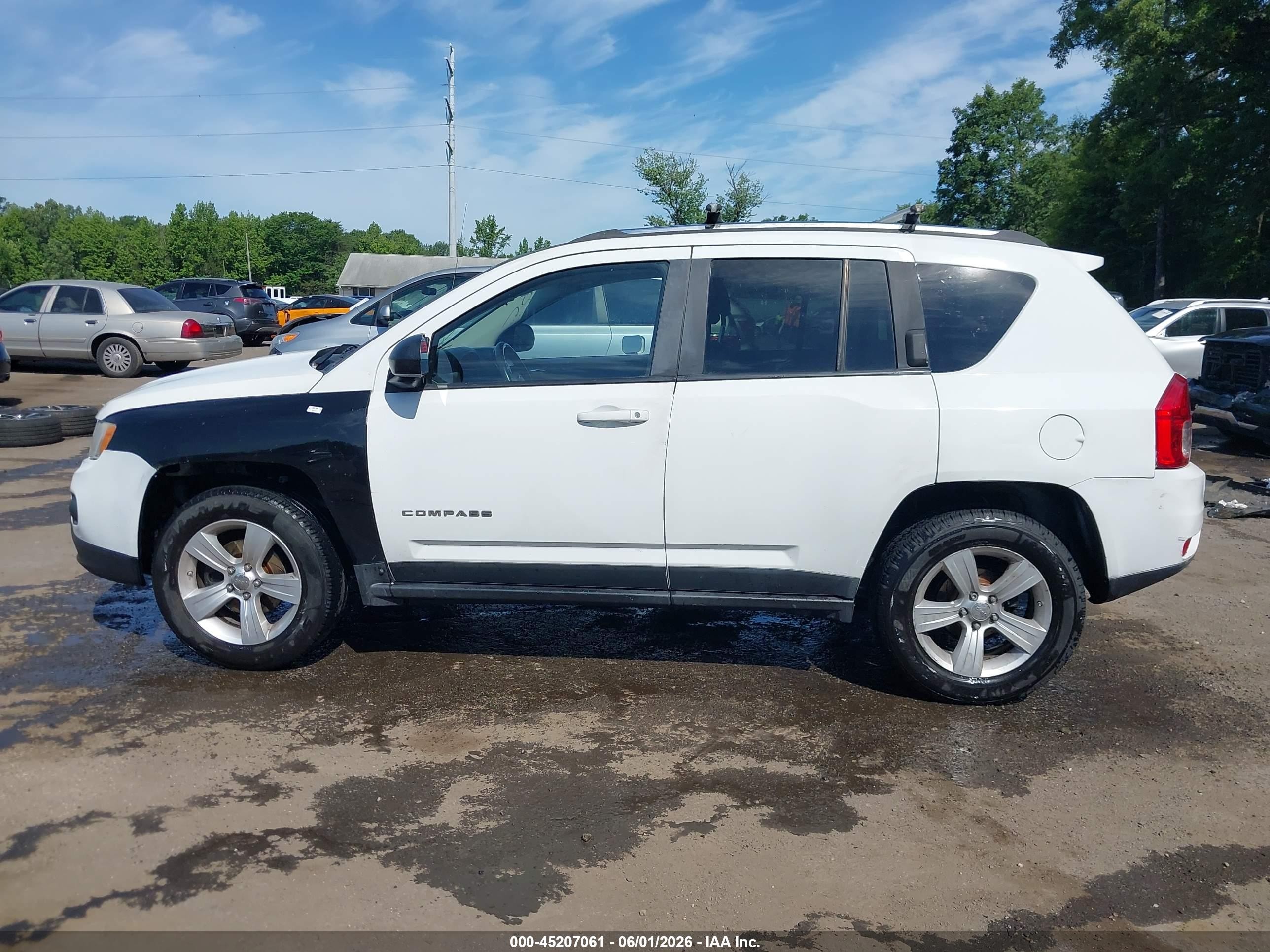 2012 Jeep Compass Latitude White vin: 1C4NJDEB7CD638344