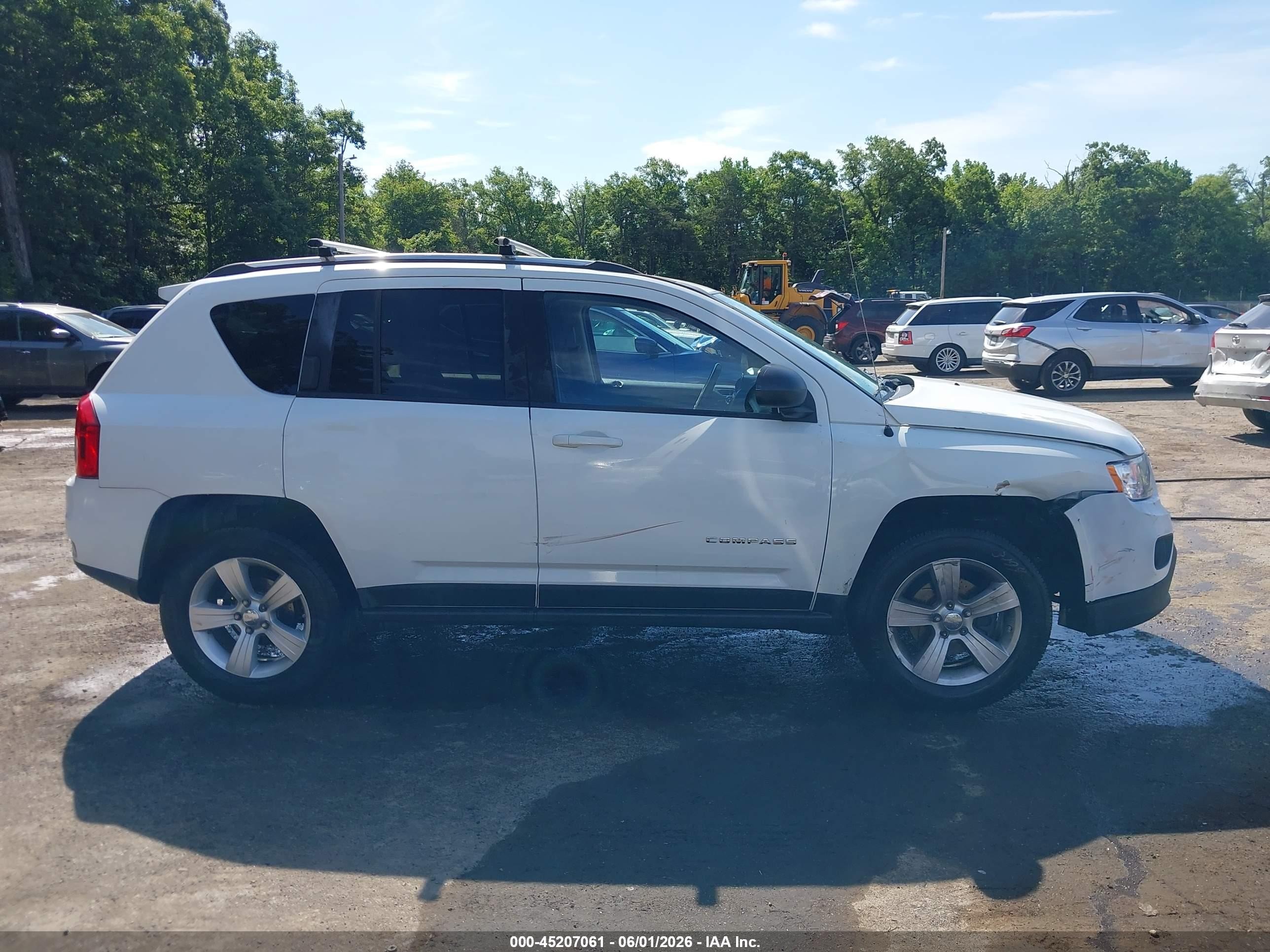 2012 Jeep Compass Latitude White vin: 1C4NJDEB7CD638344