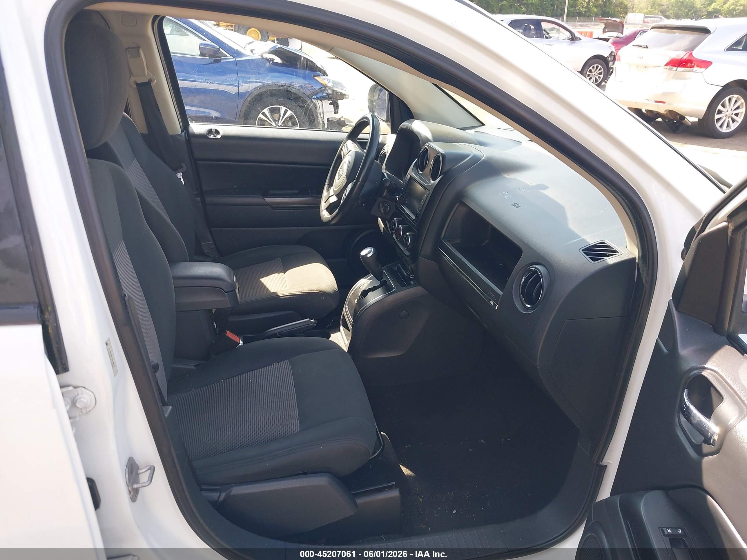 2012 Jeep Compass Latitude White vin: 1C4NJDEB7CD638344