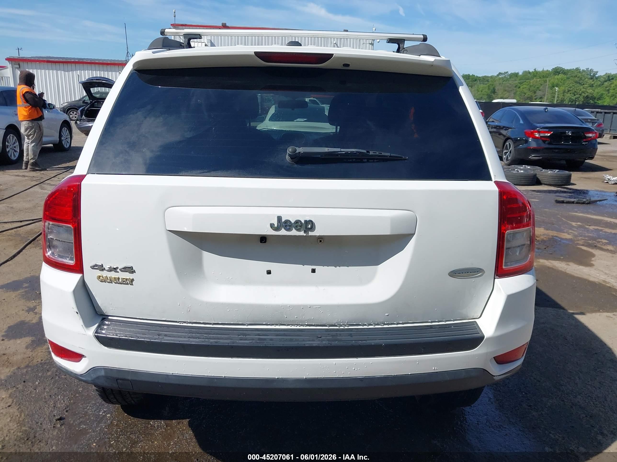 2012 Jeep Compass Latitude White vin: 1C4NJDEB7CD638344