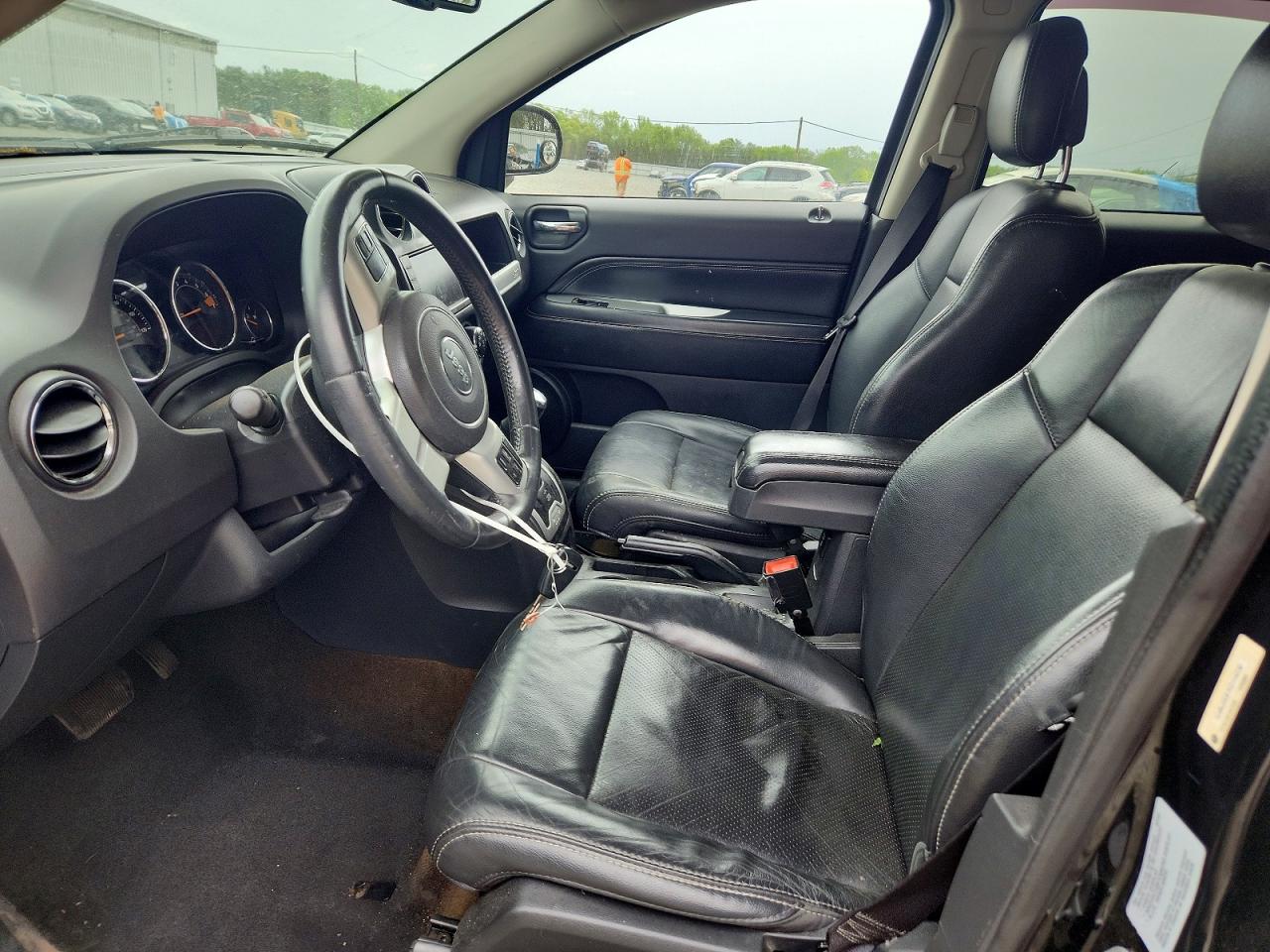 2015 Jeep Compass Latitude Черный vin: 1C4NJDEB7FD114230
