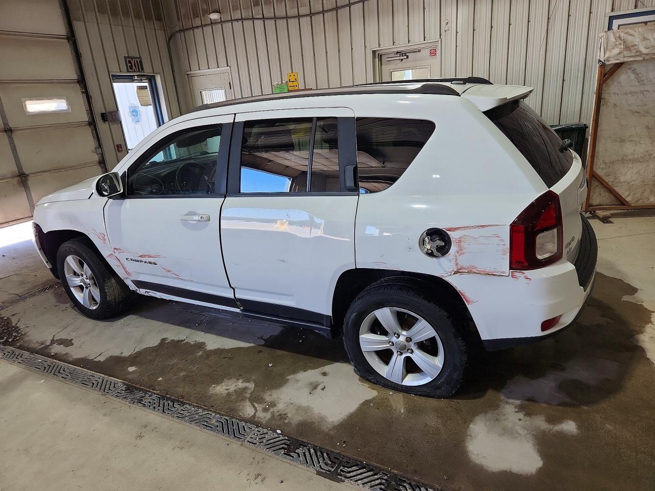 2015 Jeep Compass Latitude White vin: 1C4NJDEB7FD130704