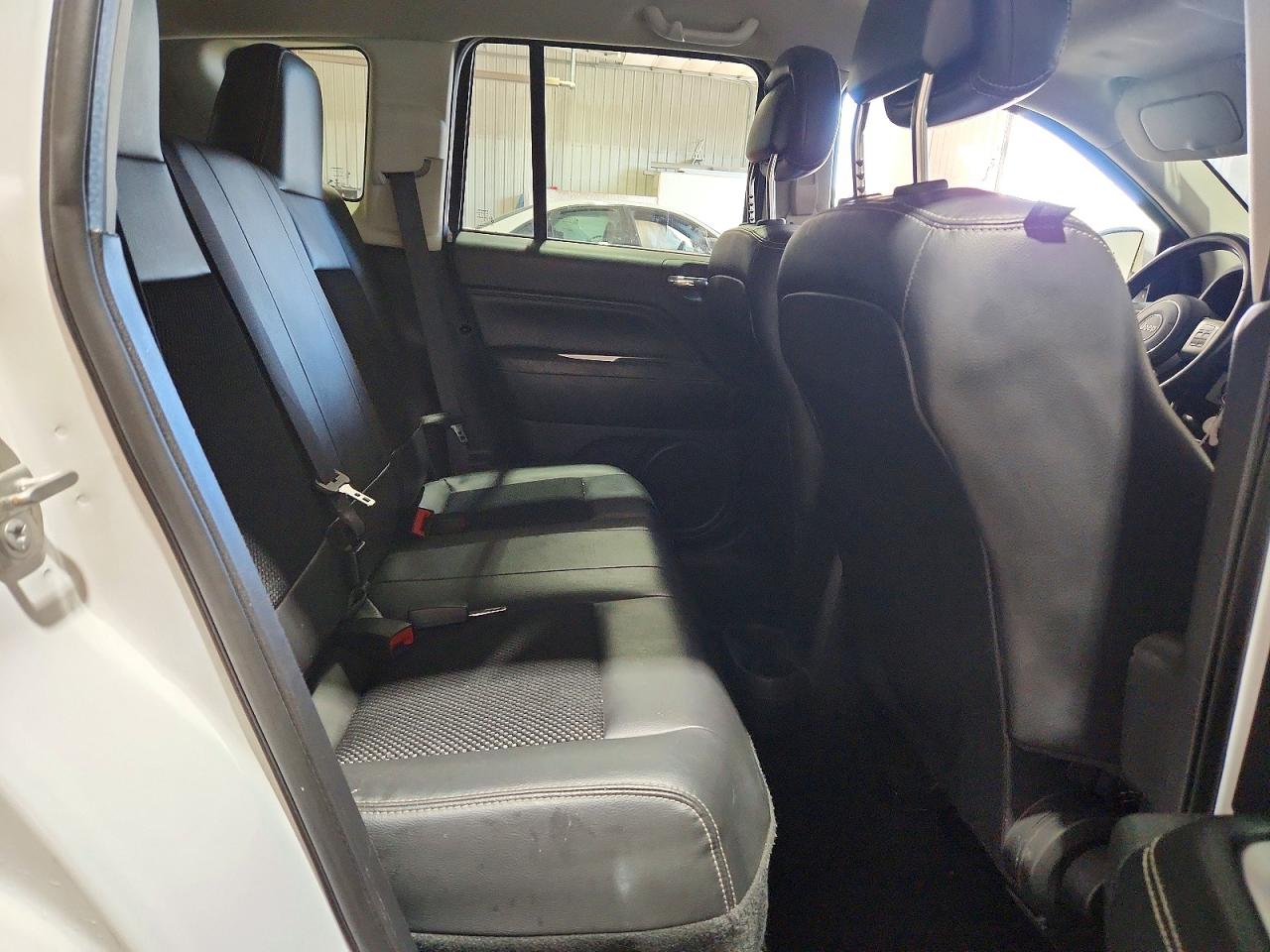 2015 Jeep Compass Latitude White vin: 1C4NJDEB7FD130704